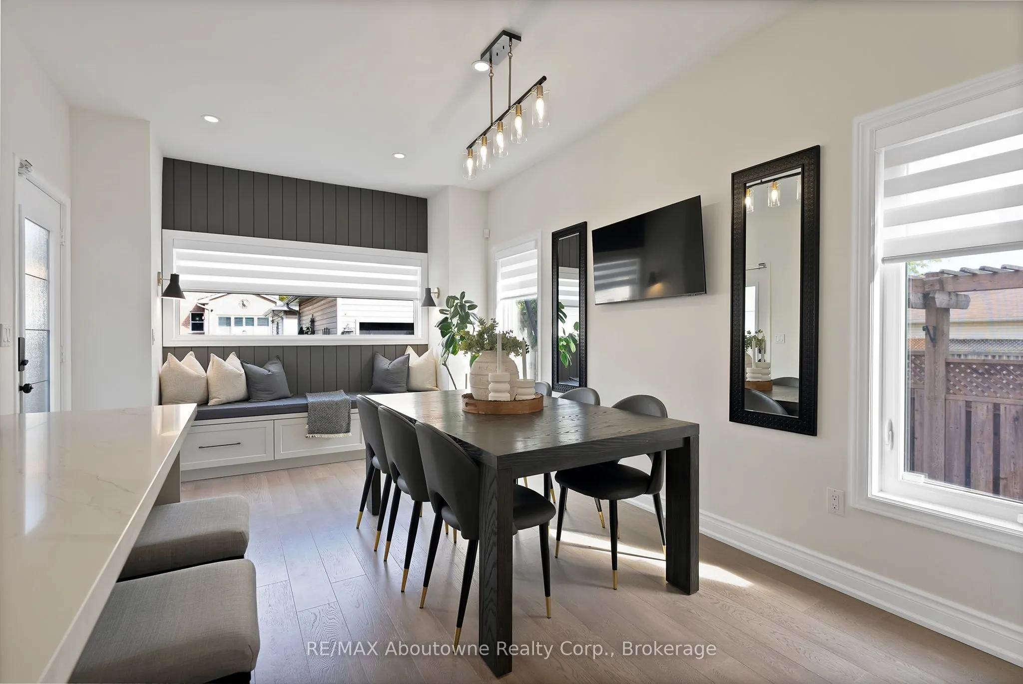 2599 Castle Hill Crescent