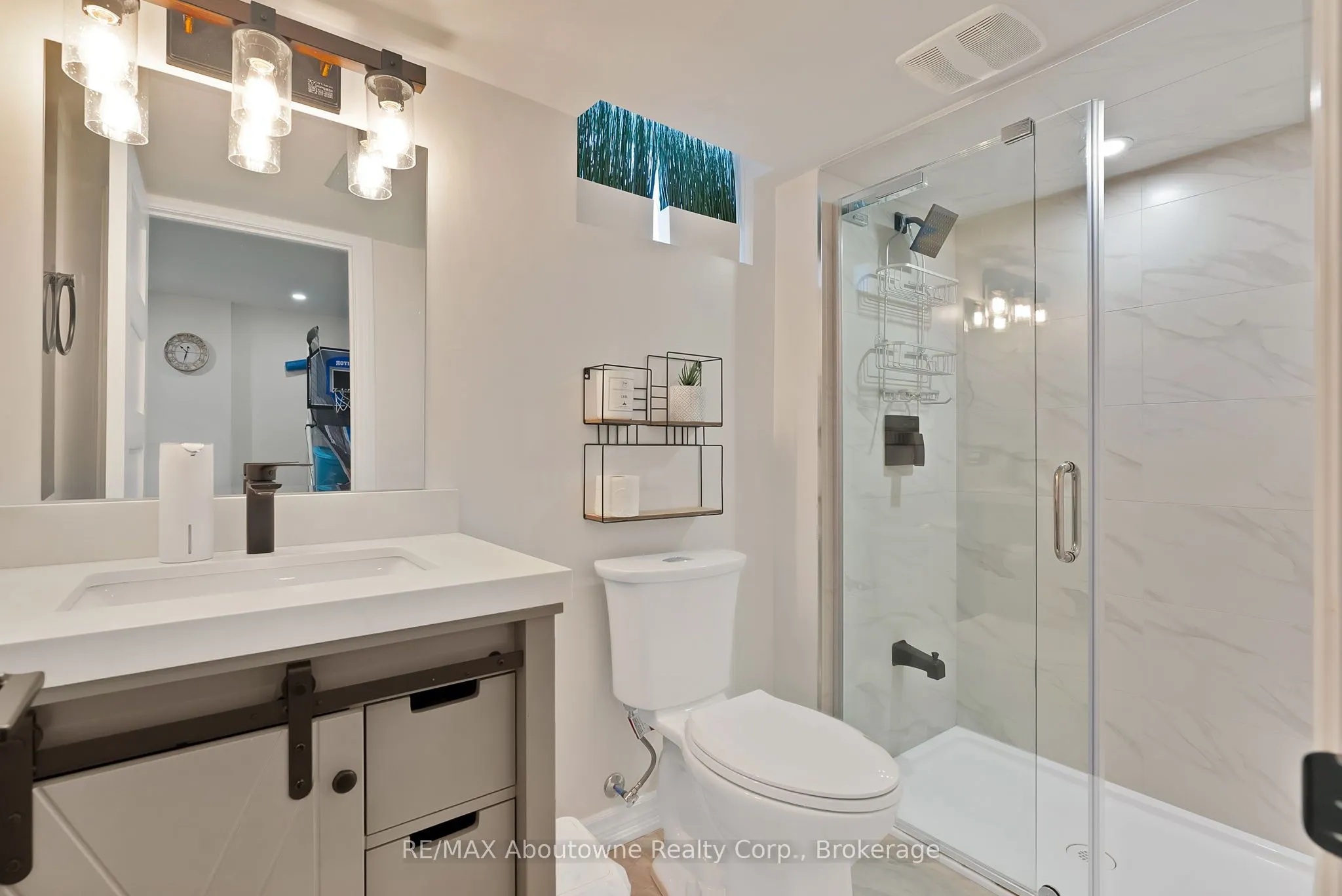 2599 Castle Hill Crescent