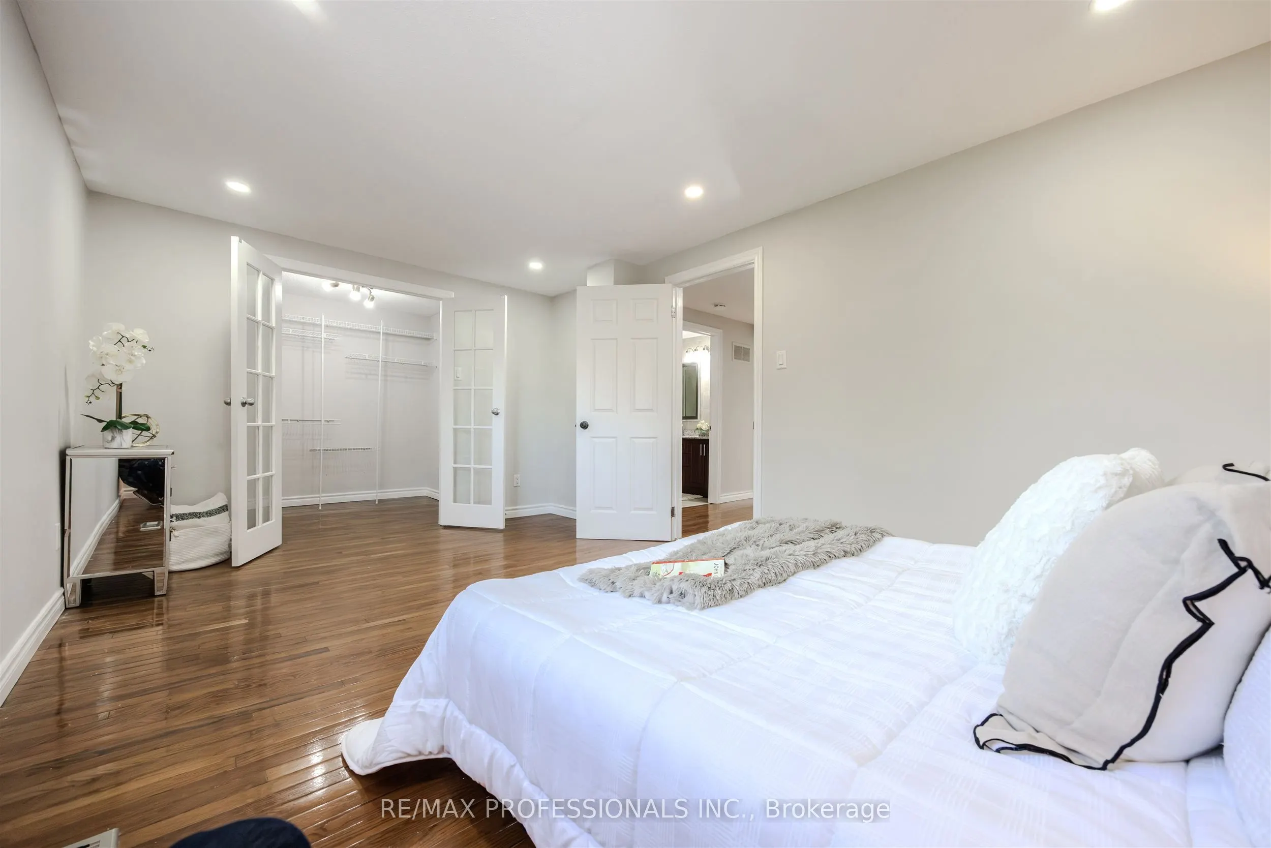 81 Millborough Crescent