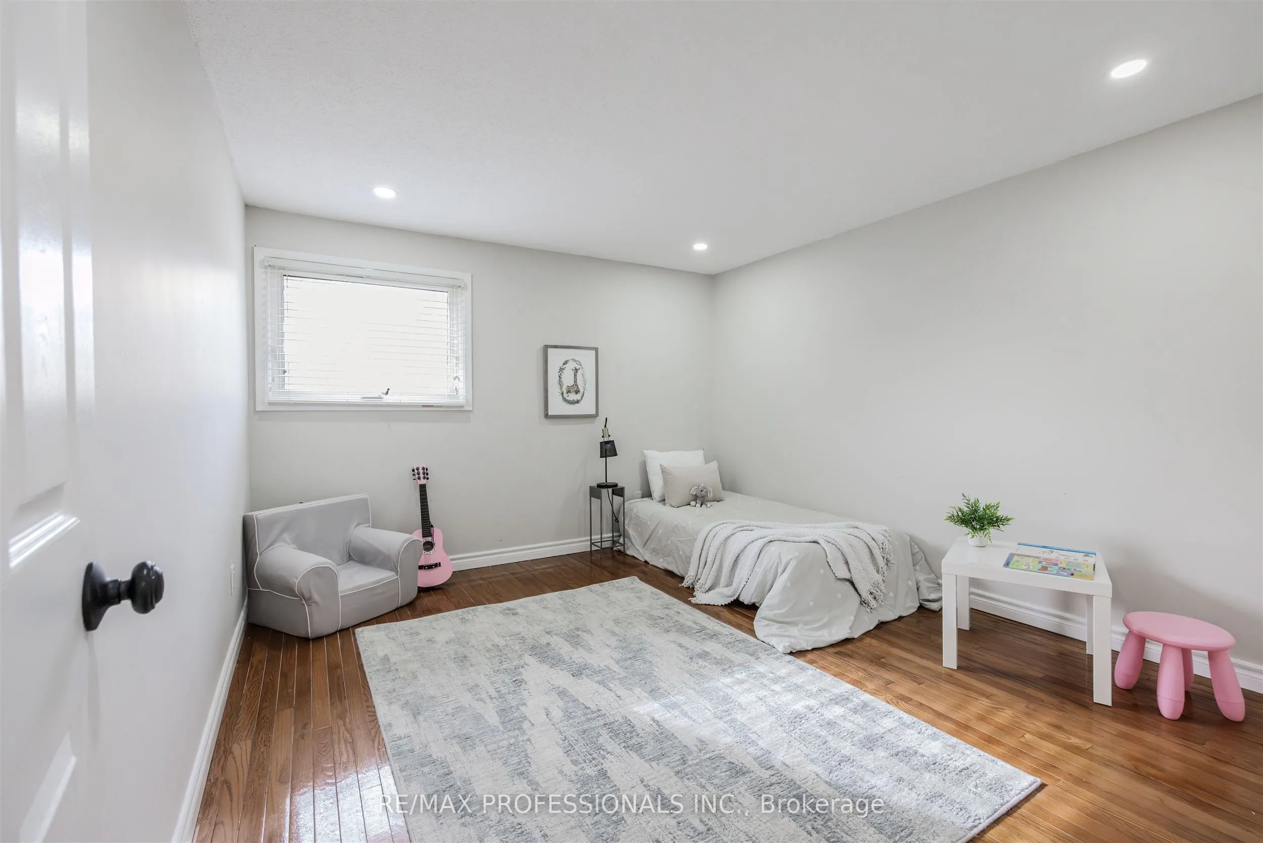 81 Millborough Crescent