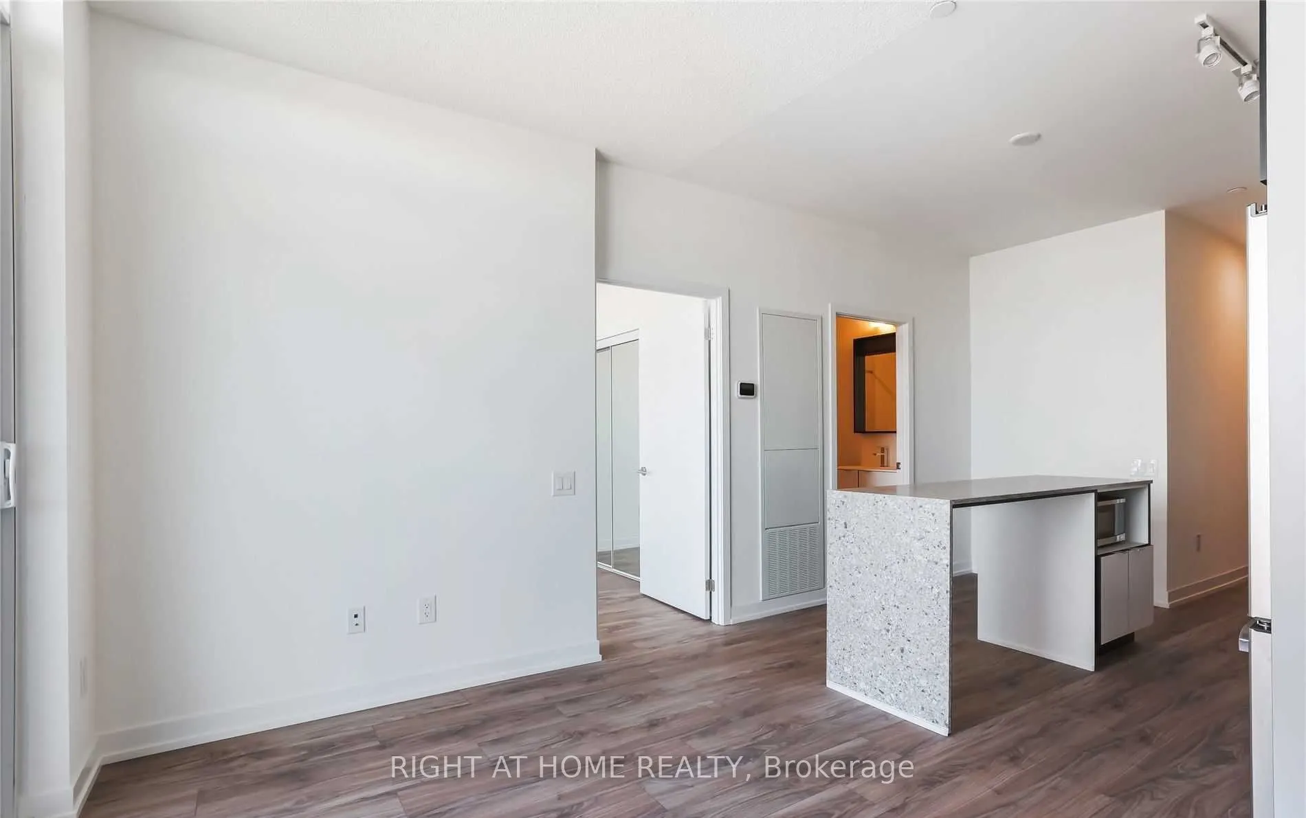 4065 Confederation Parkway, #PH06
