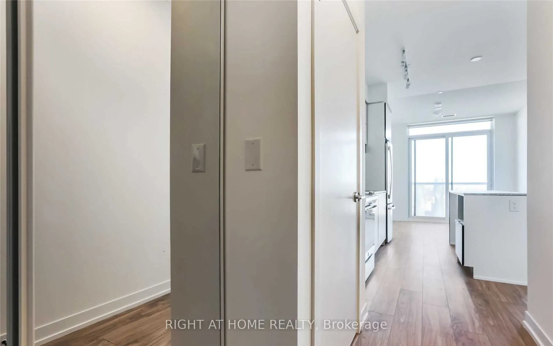 4065 Confederation Parkway, #PH06