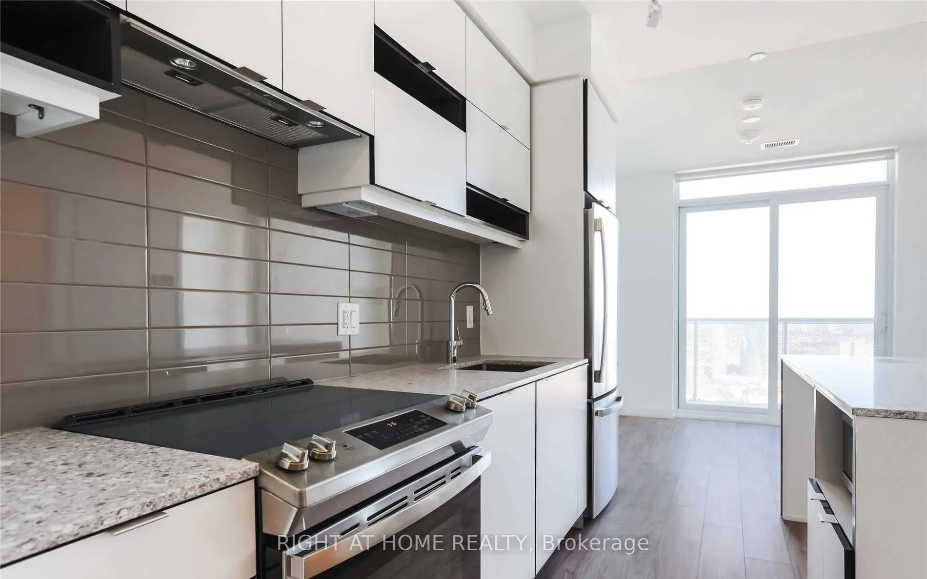4065 Confederation Parkway, #PH06