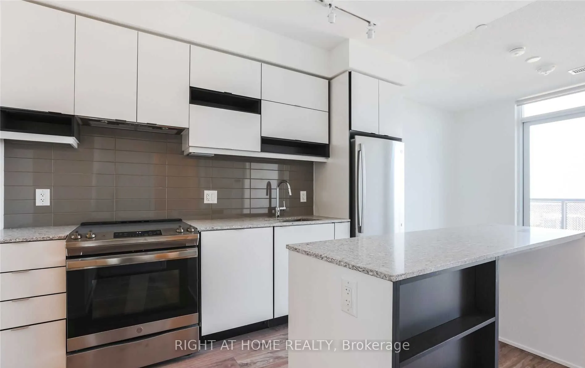 4065 Confederation Parkway, #PH06