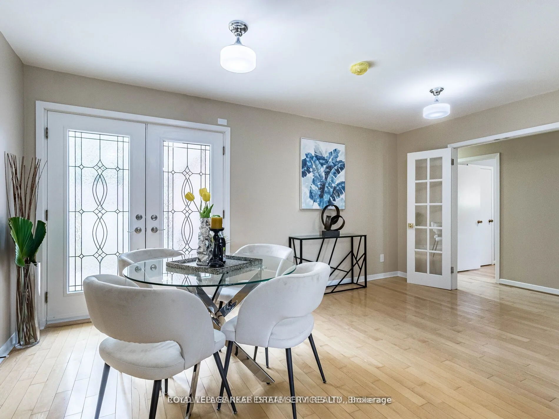 231 Elizabeth Street S, #UPPER