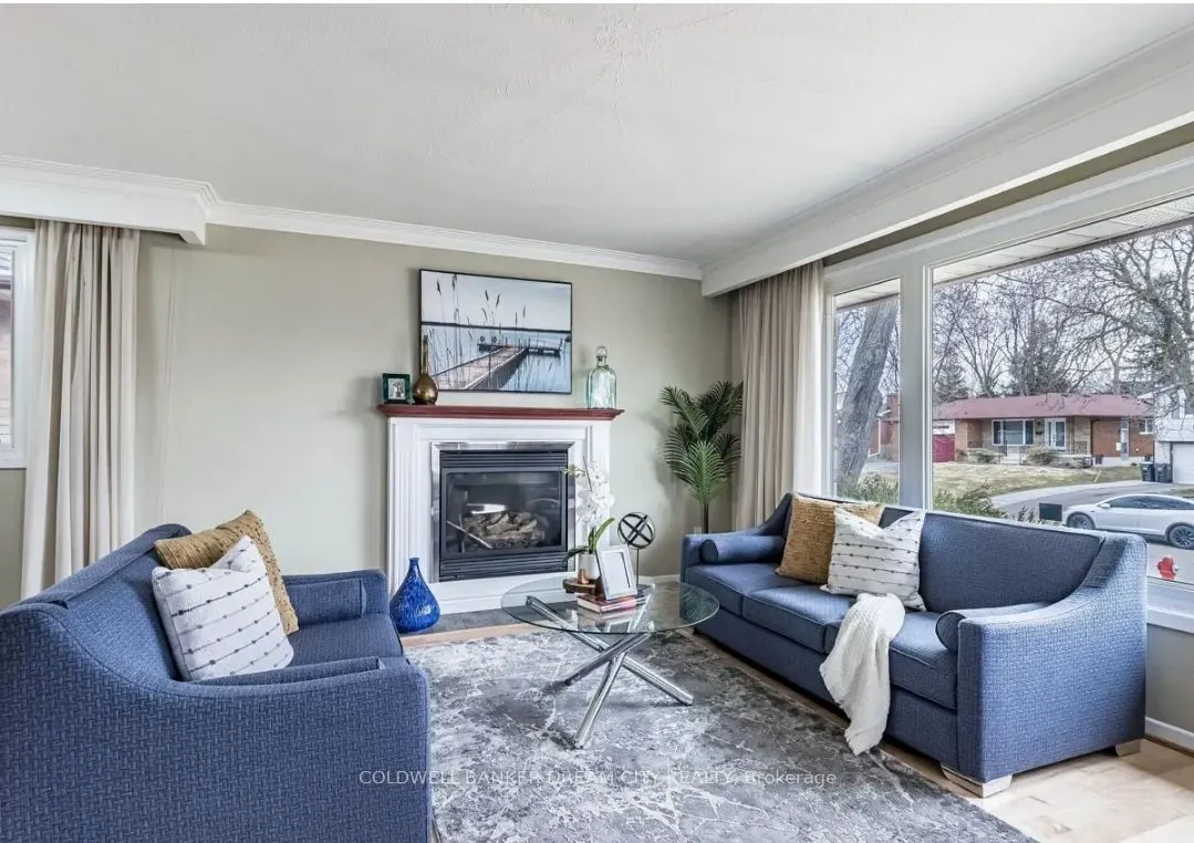 231 Elizabeth Street S, #UPPER