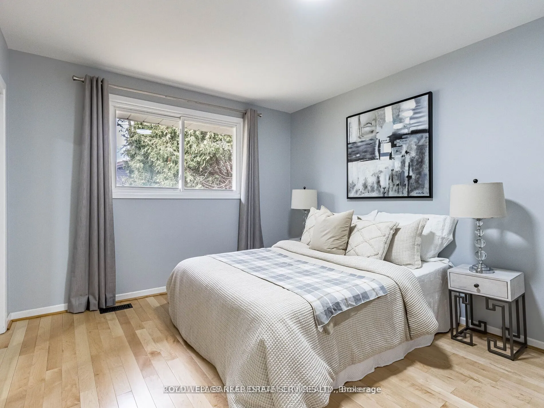 231 Elizabeth Street S, #UPPER