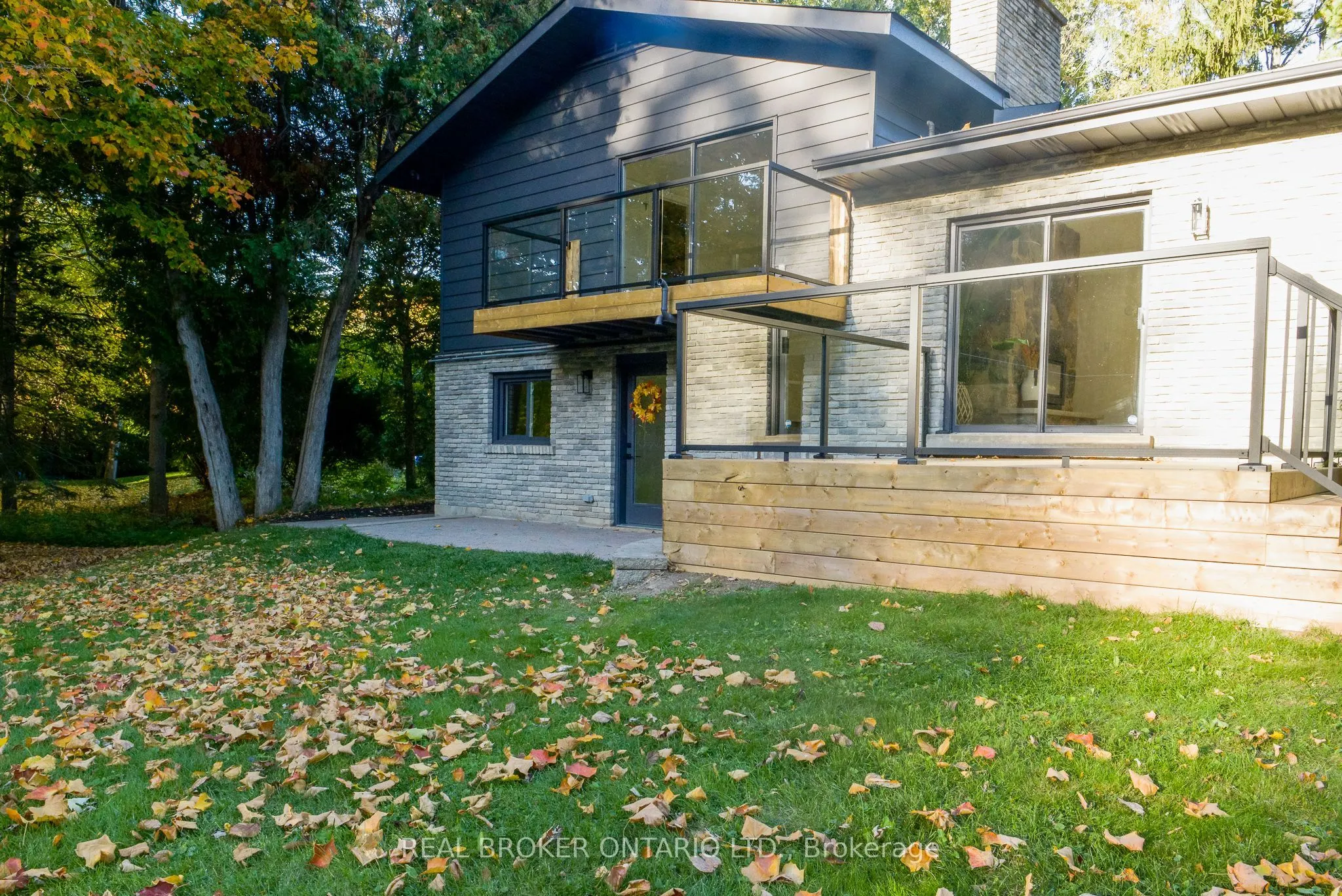 572 Main Street E
