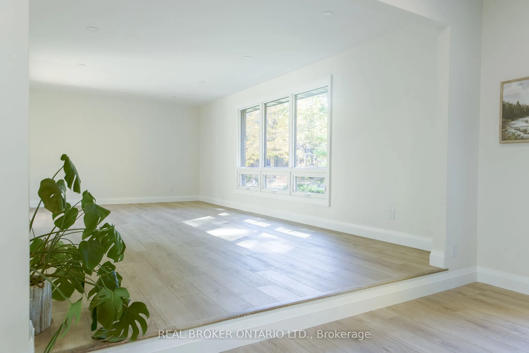 572 Main Street E