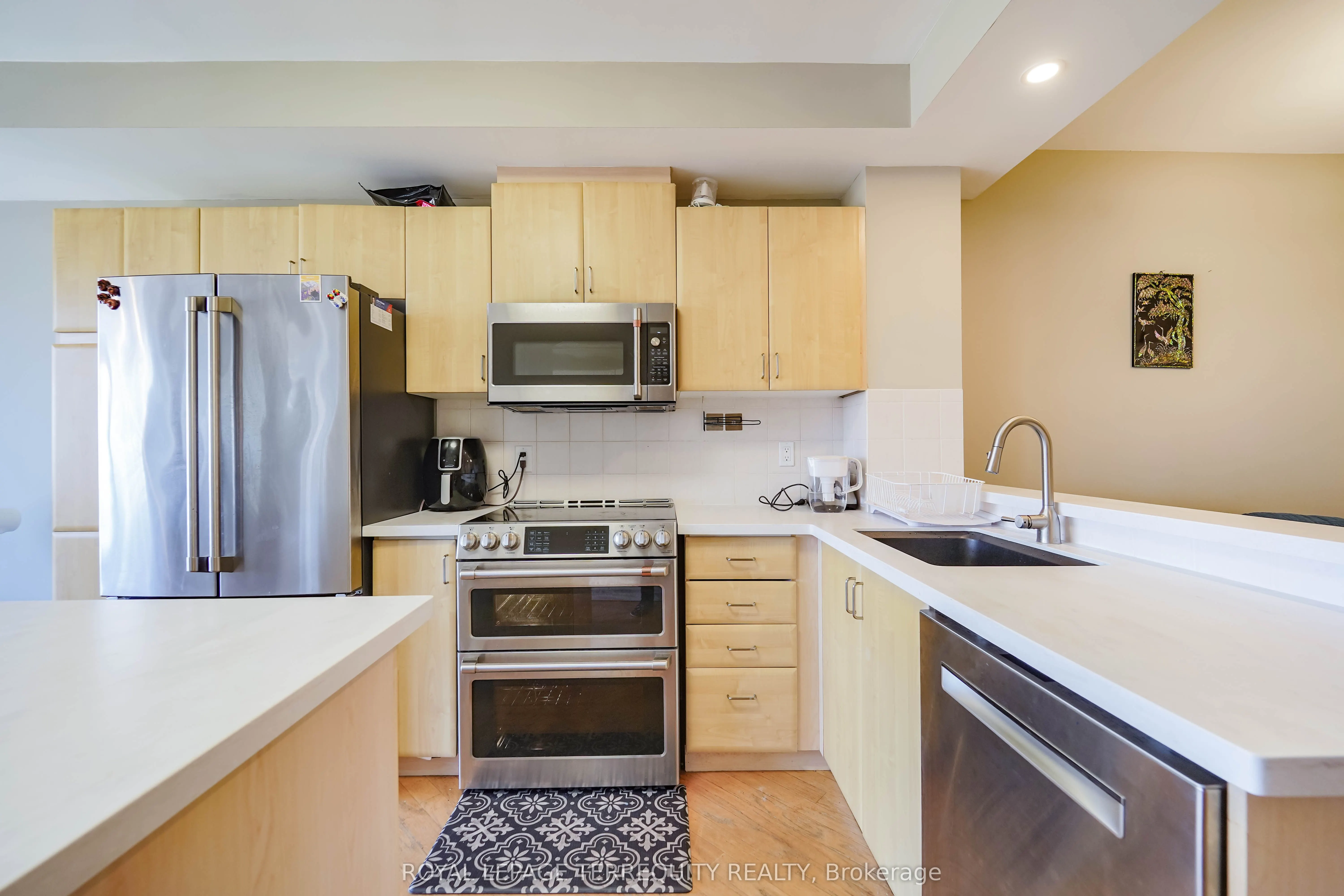 200 Burnhamthorpe Road E, #1402