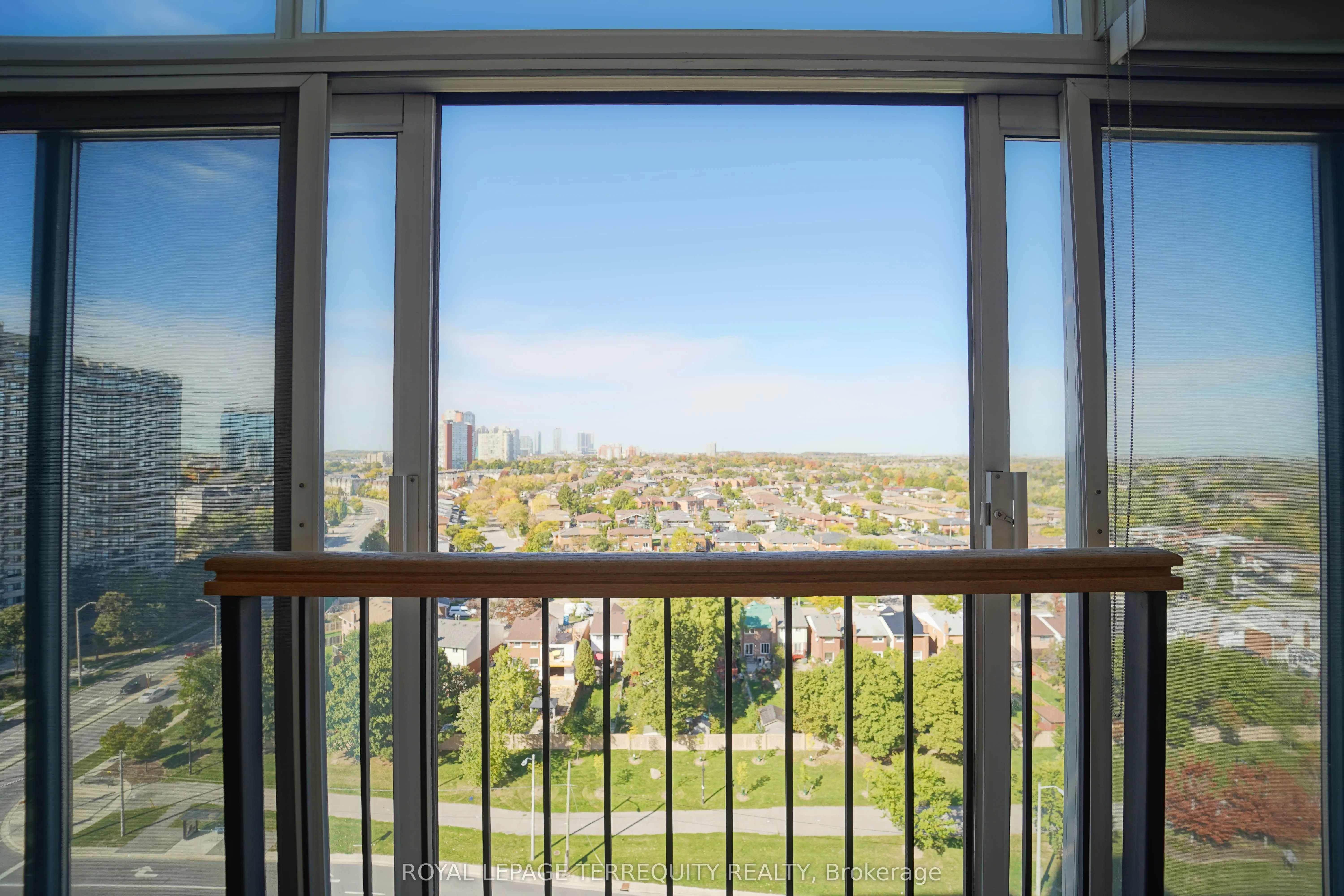 200 Burnhamthorpe Road E, #1402