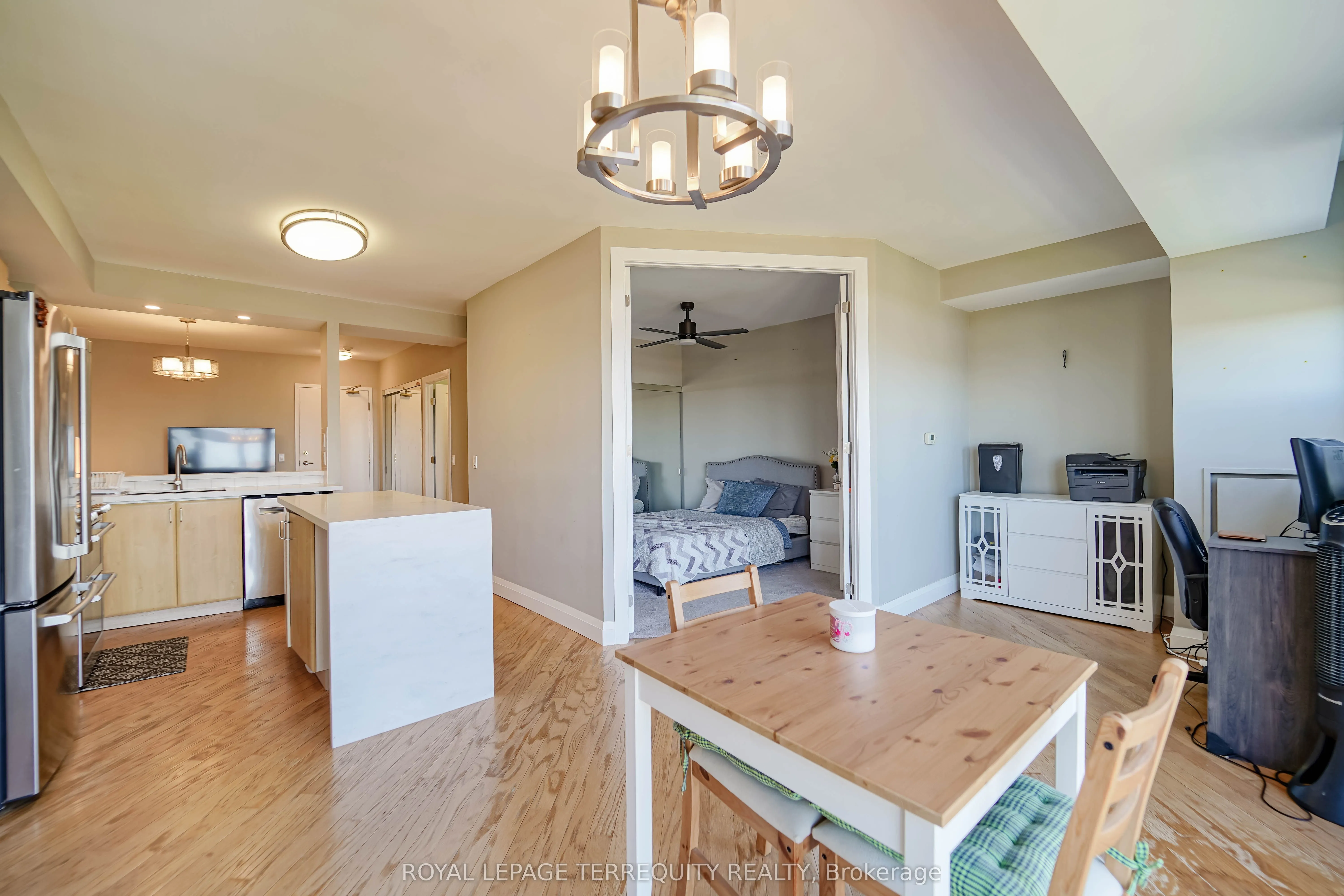 200 Burnhamthorpe Road E, #1402