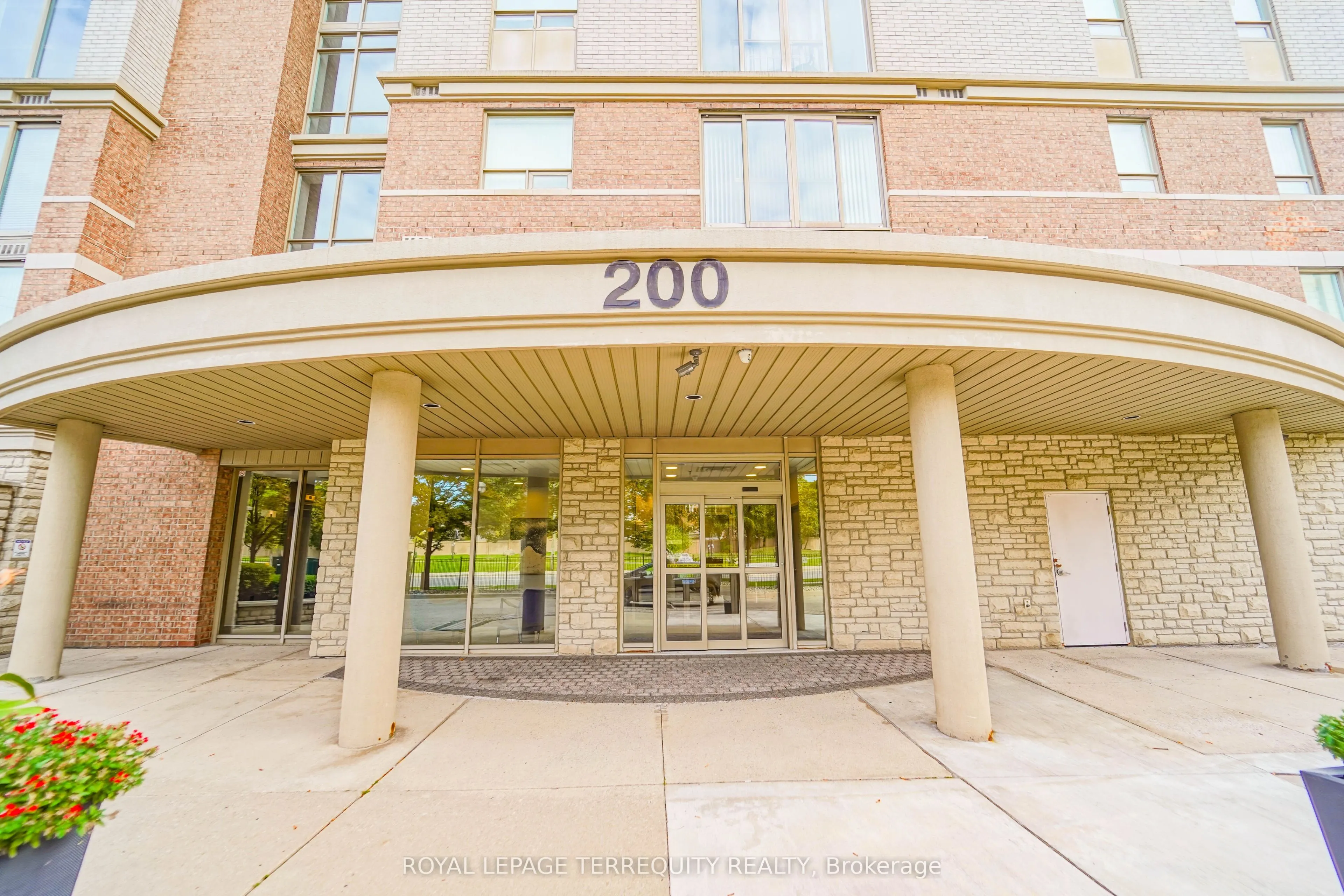 200 Burnhamthorpe Road E, #1402