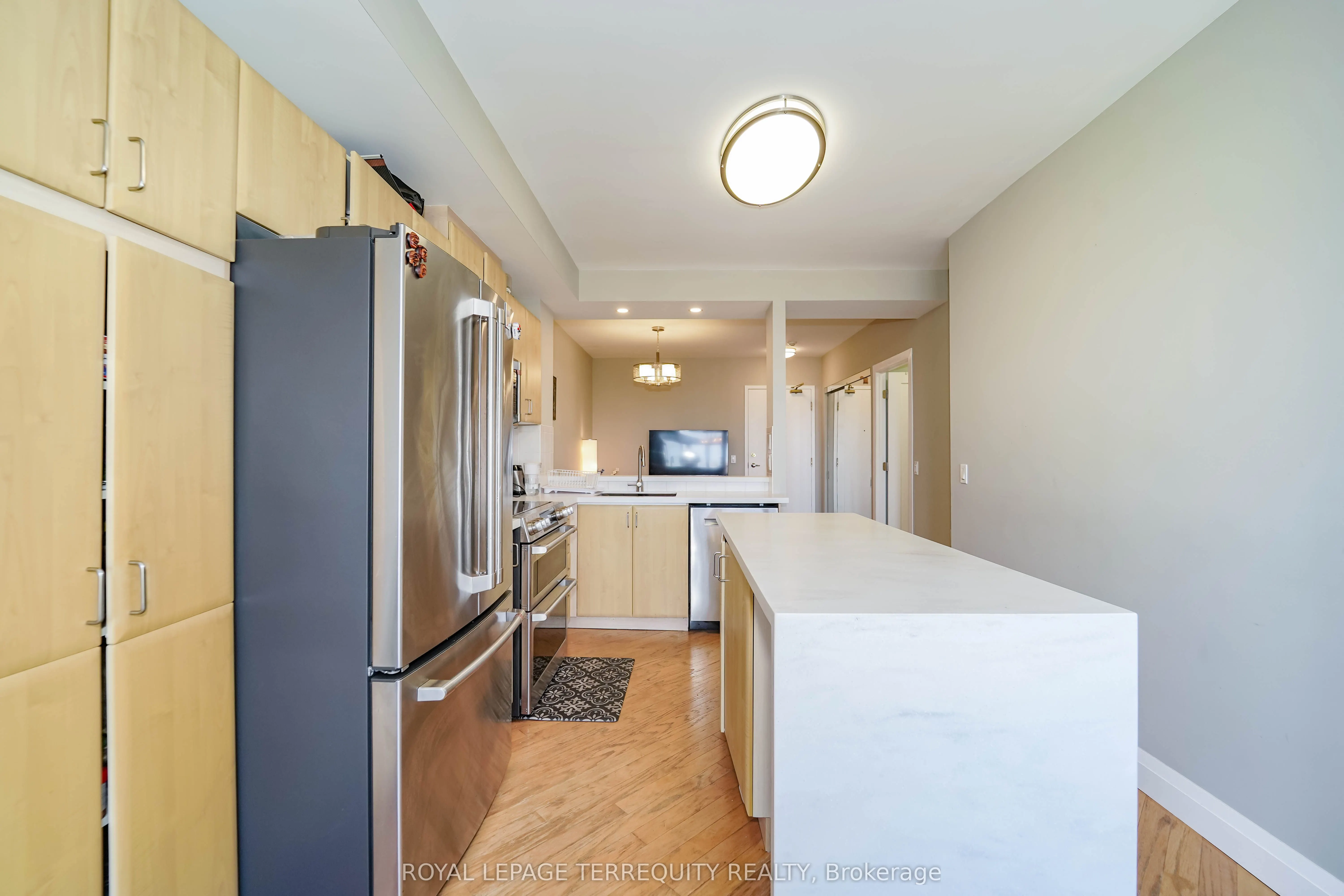 200 Burnhamthorpe Road E, #1402