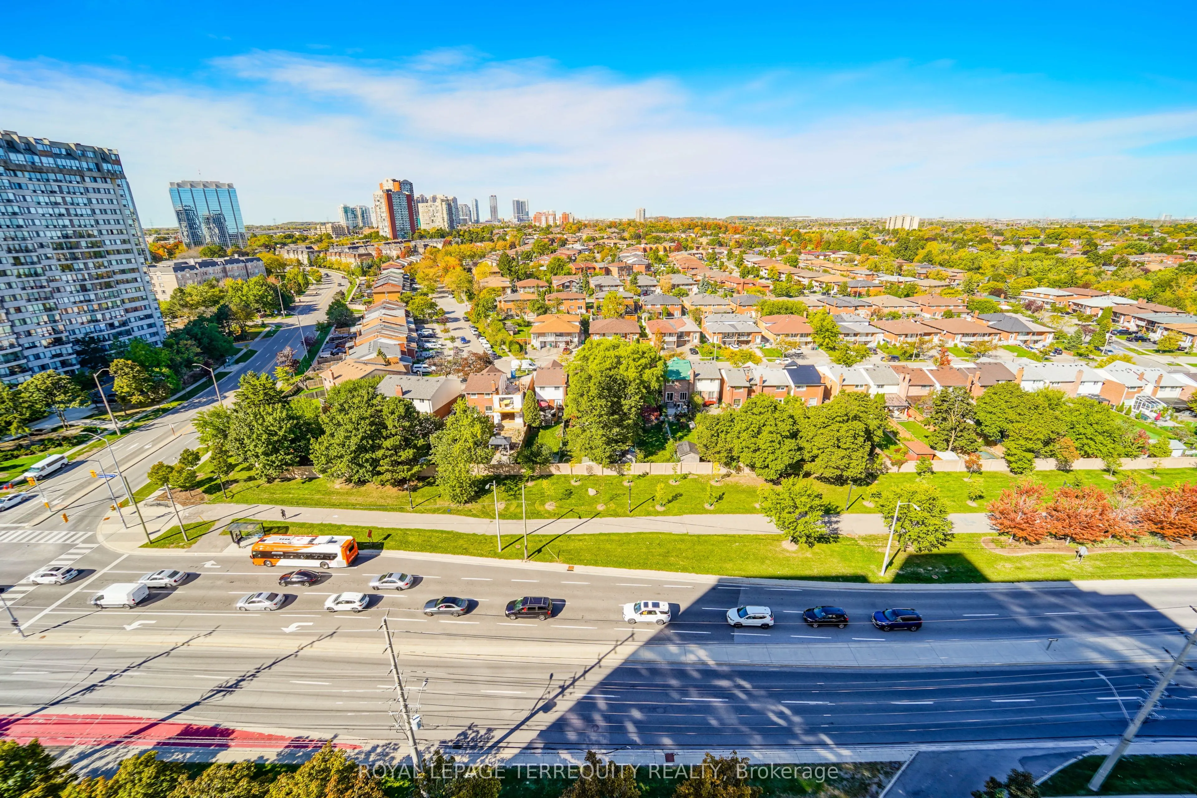 200 Burnhamthorpe Road E, #1402