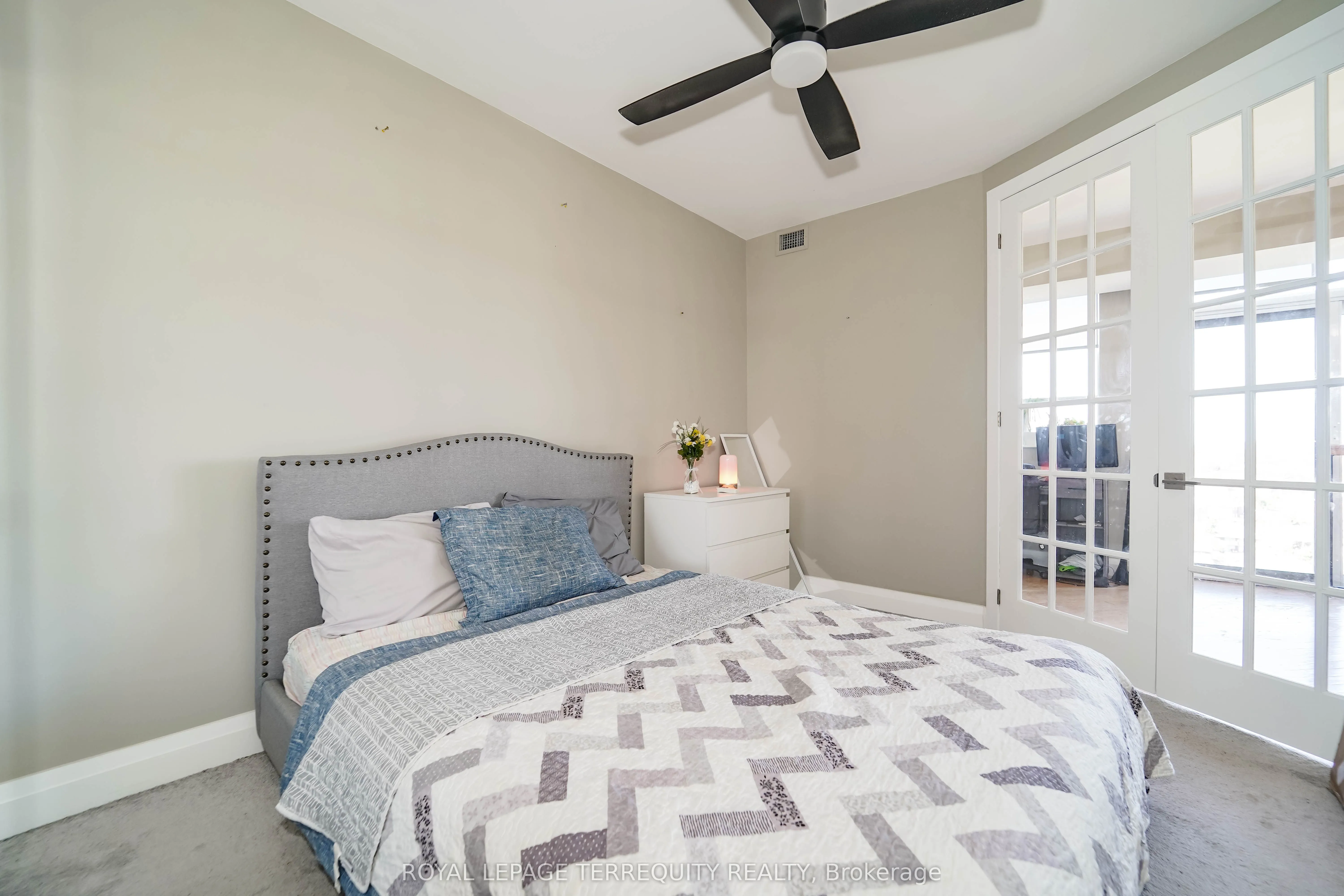 200 Burnhamthorpe Road E, #1402