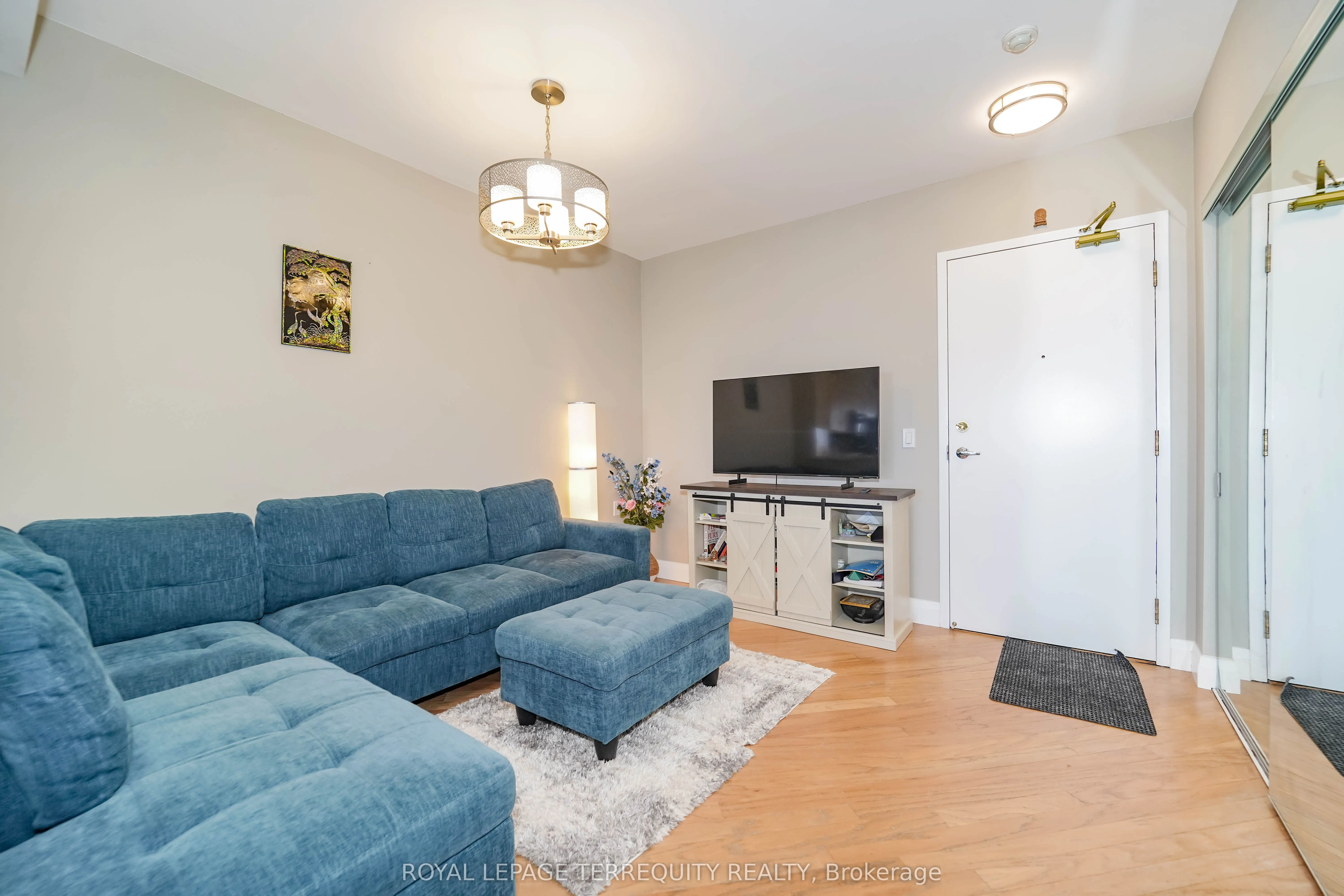 200 Burnhamthorpe Road E, #1402