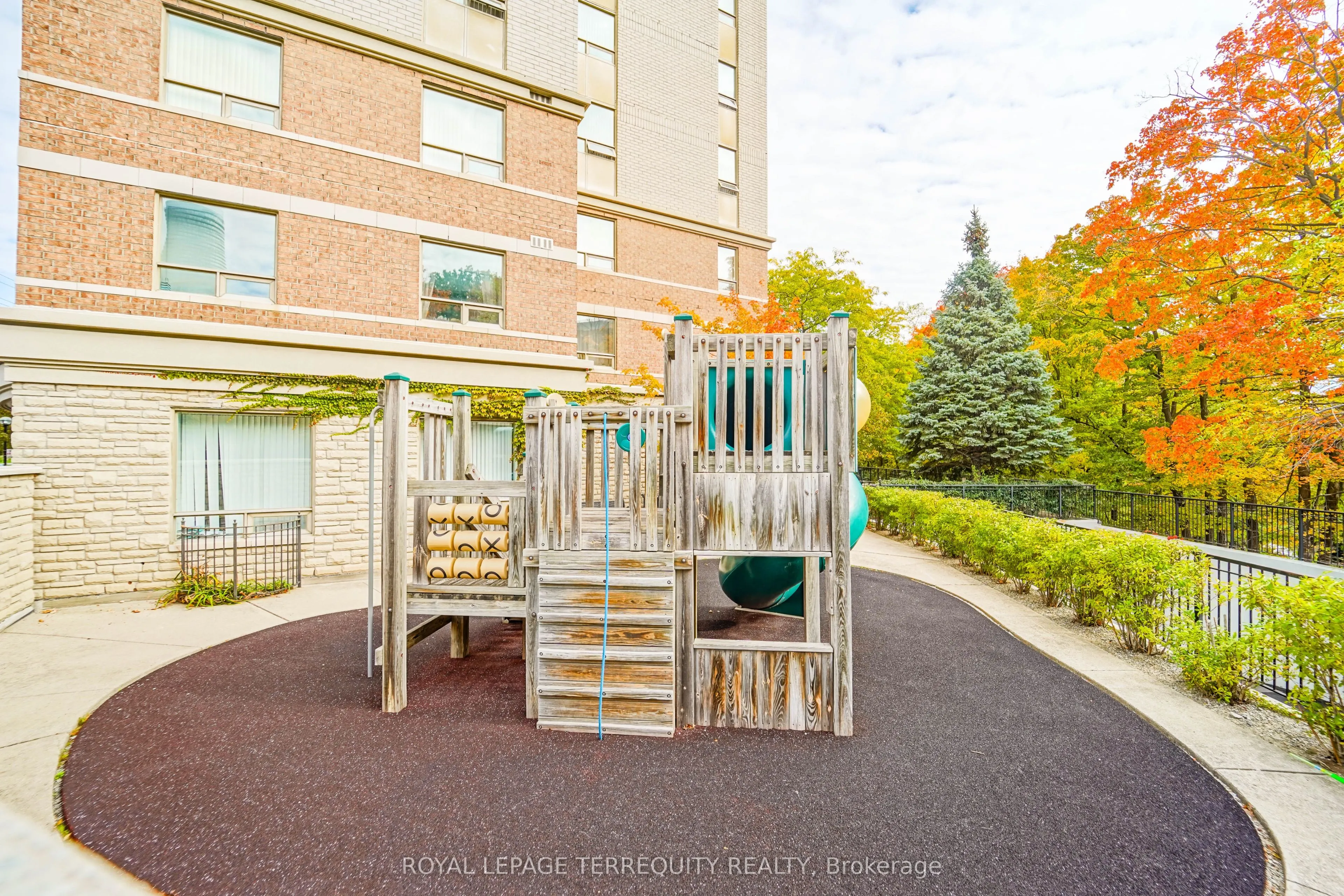 200 Burnhamthorpe Road E, #1402