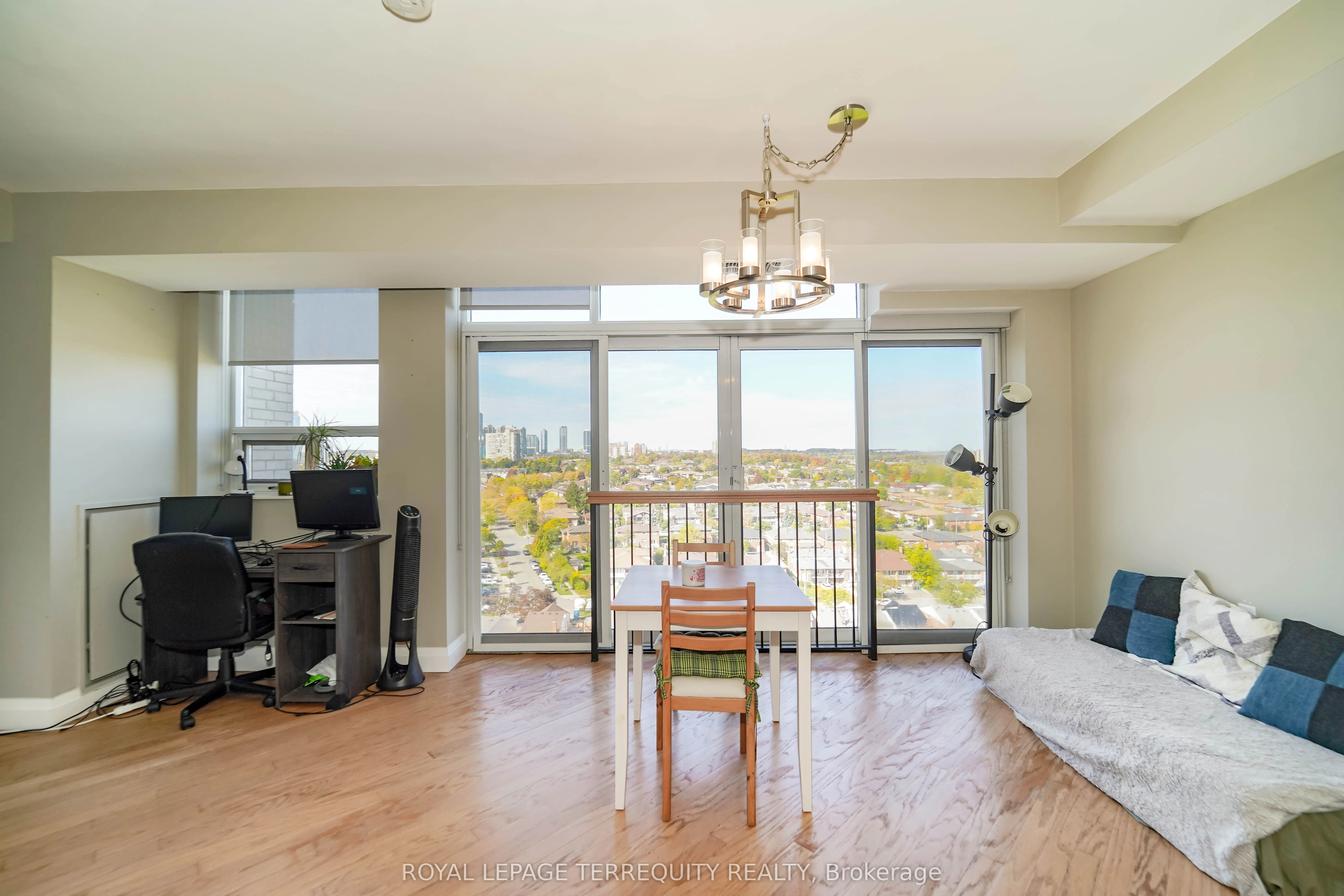200 Burnhamthorpe Road E, #1402