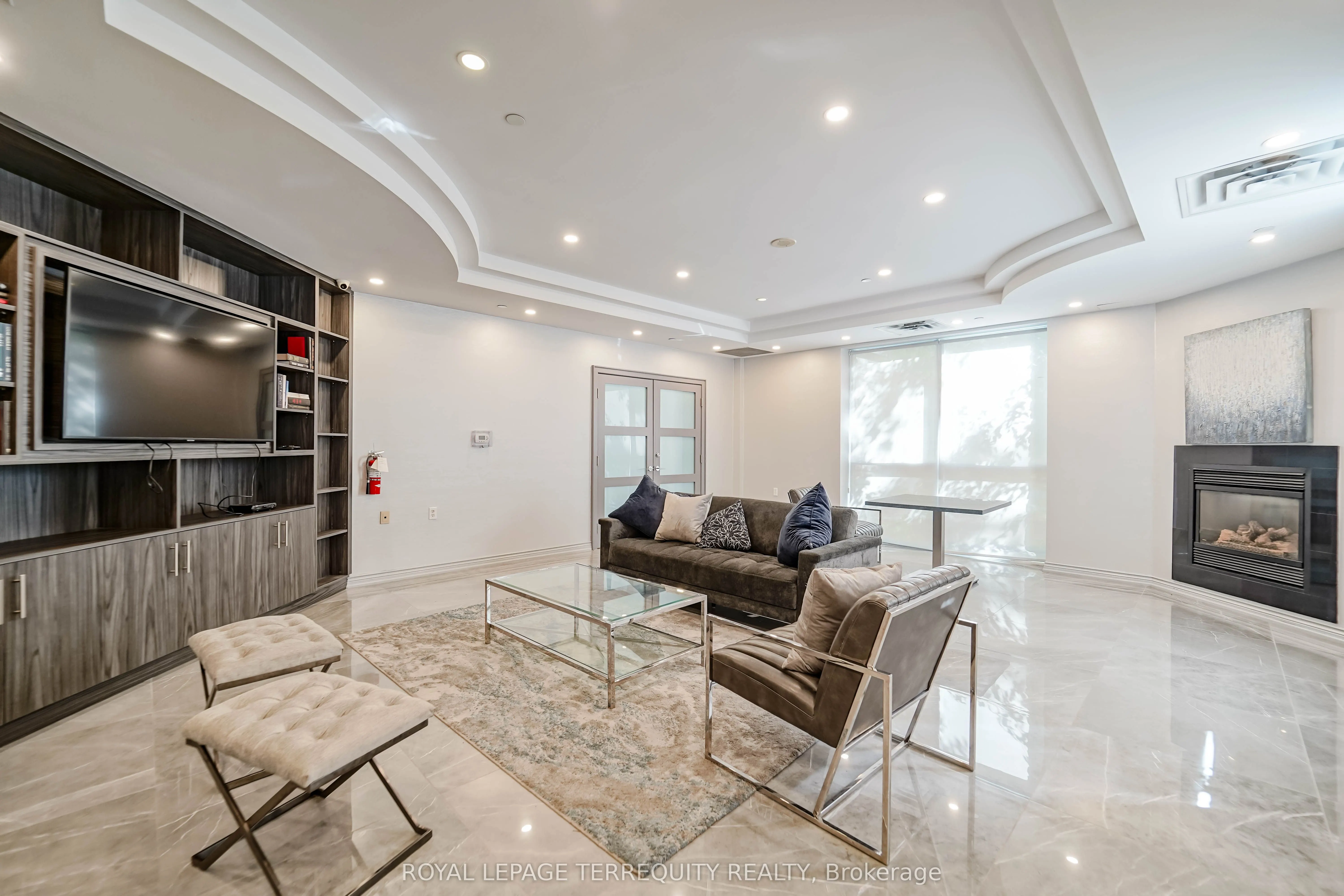 200 Burnhamthorpe Road E, #1402