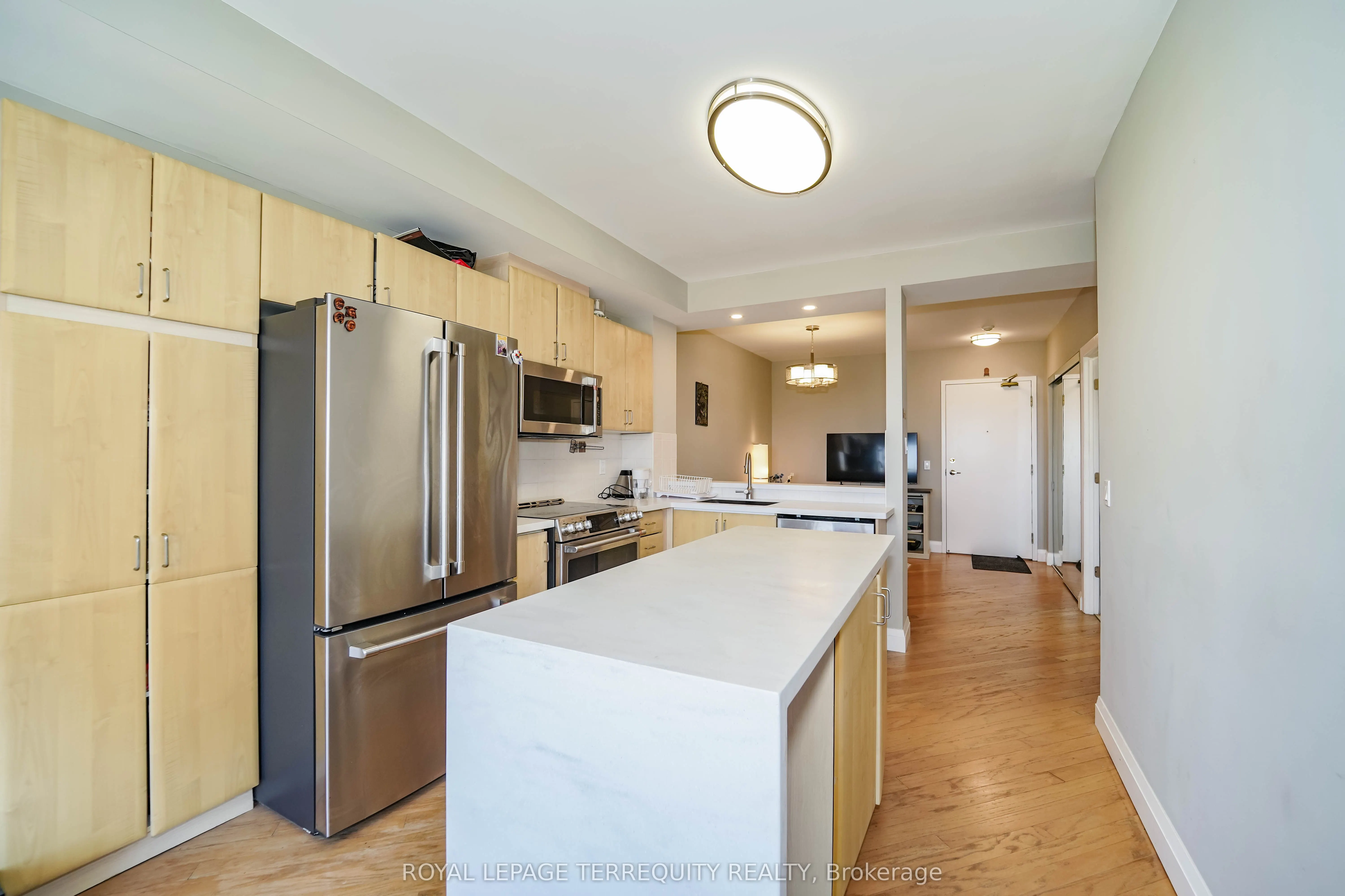 200 Burnhamthorpe Road E, #1402