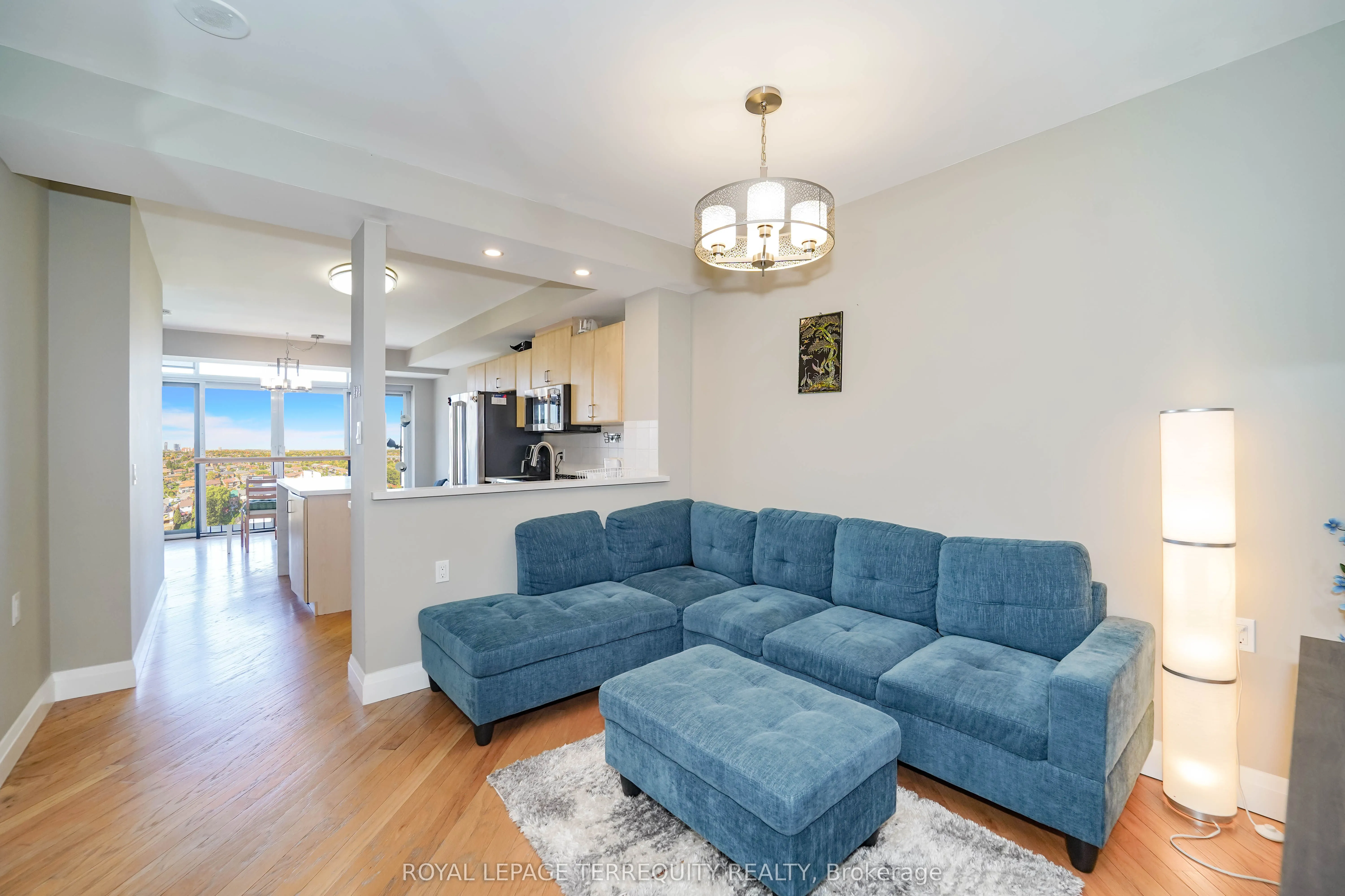 200 Burnhamthorpe Road E, #1402