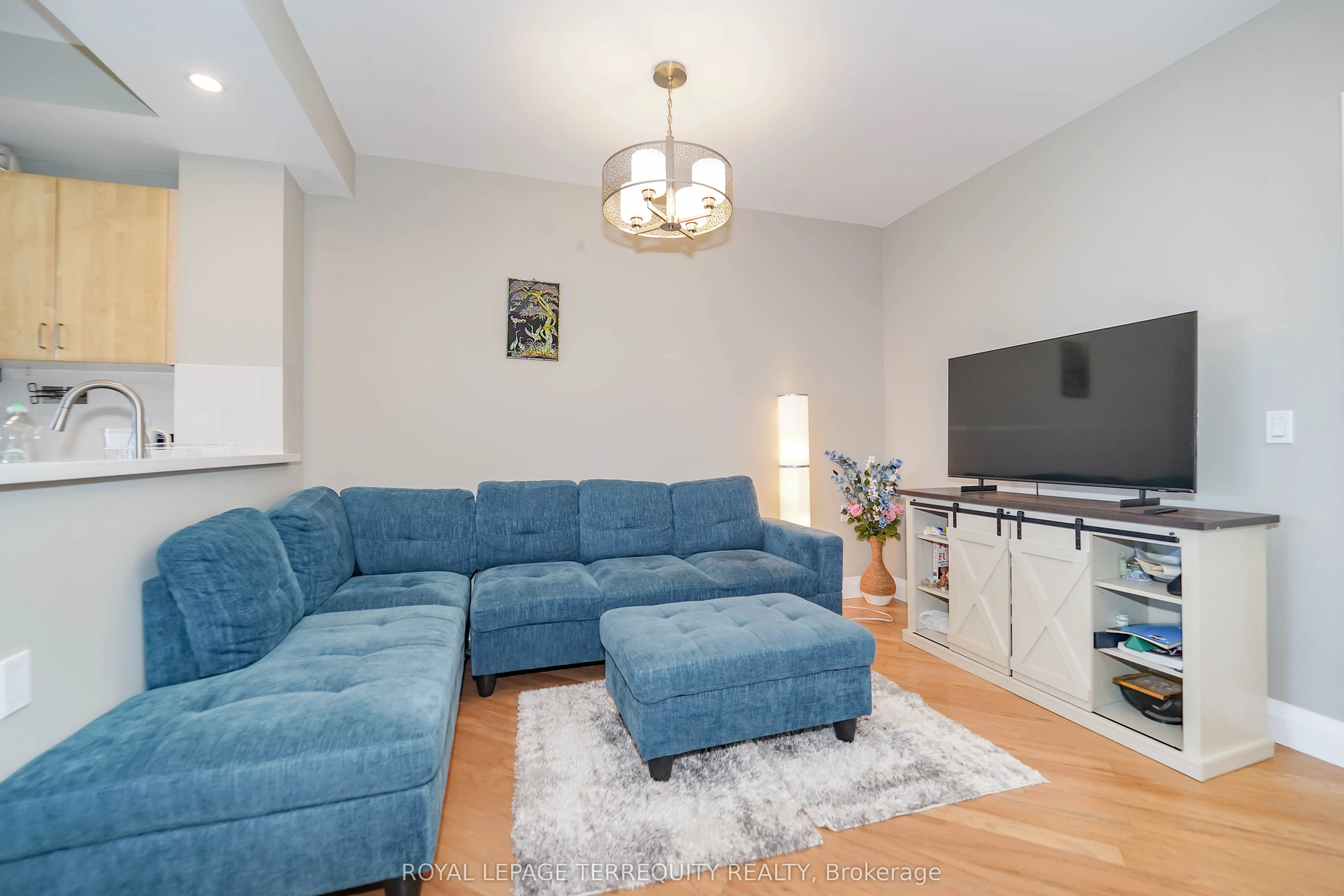 200 Burnhamthorpe Road E, #1402