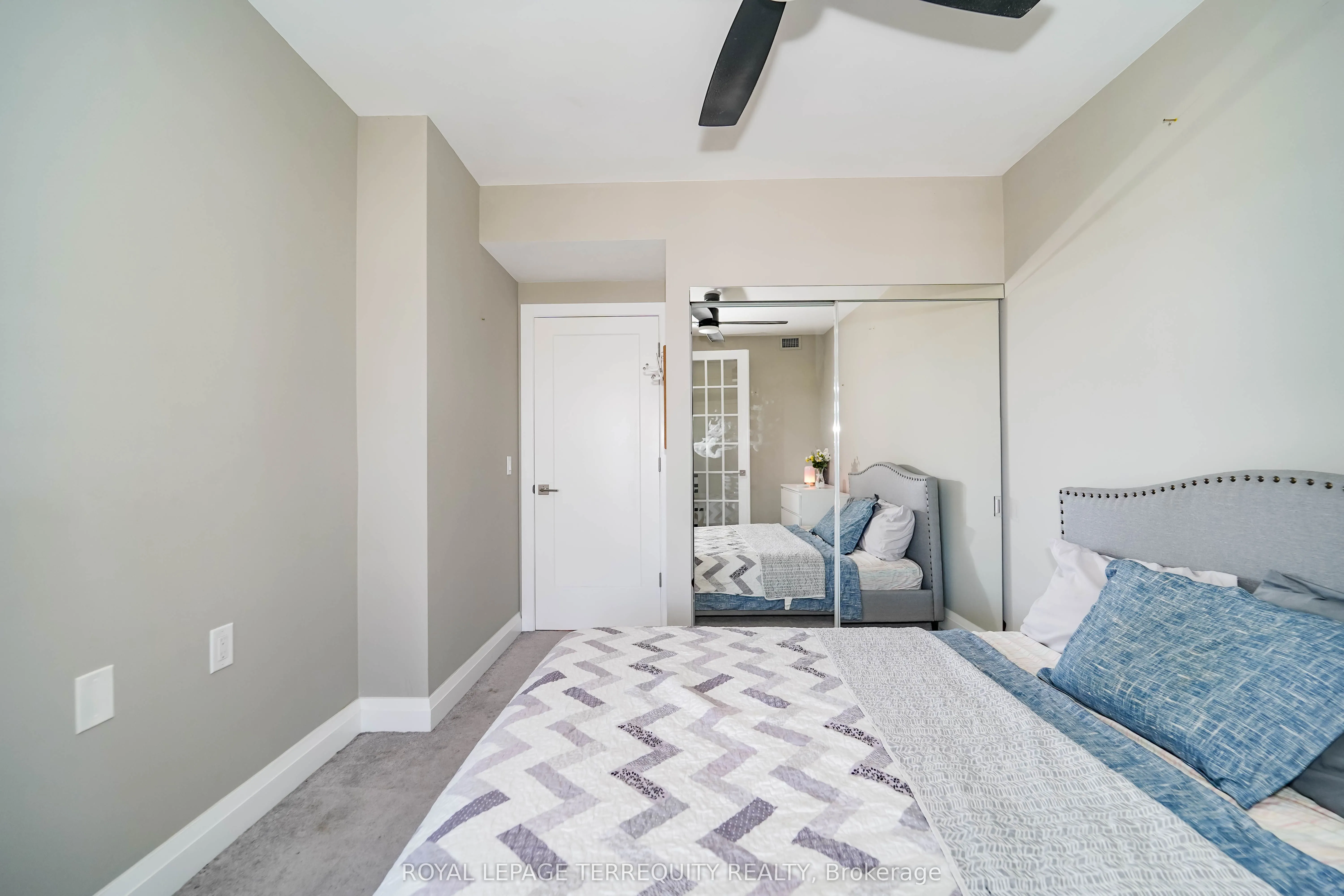 200 Burnhamthorpe Road E, #1402