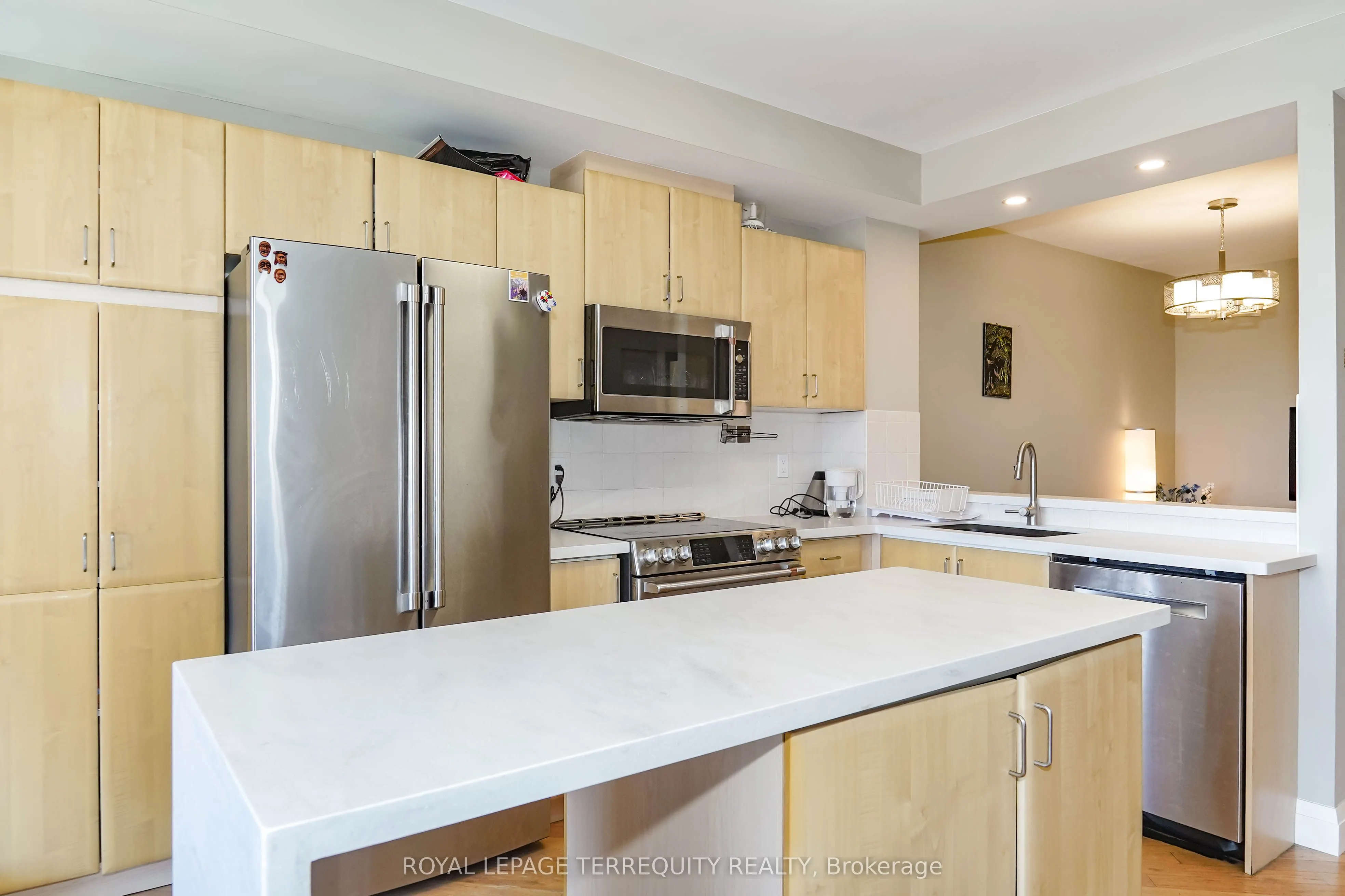 200 Burnhamthorpe Road E, #1402