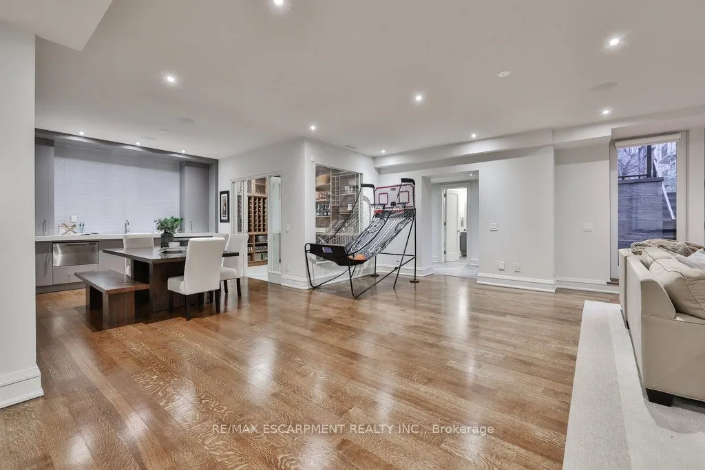 1293 Woodland Avenue