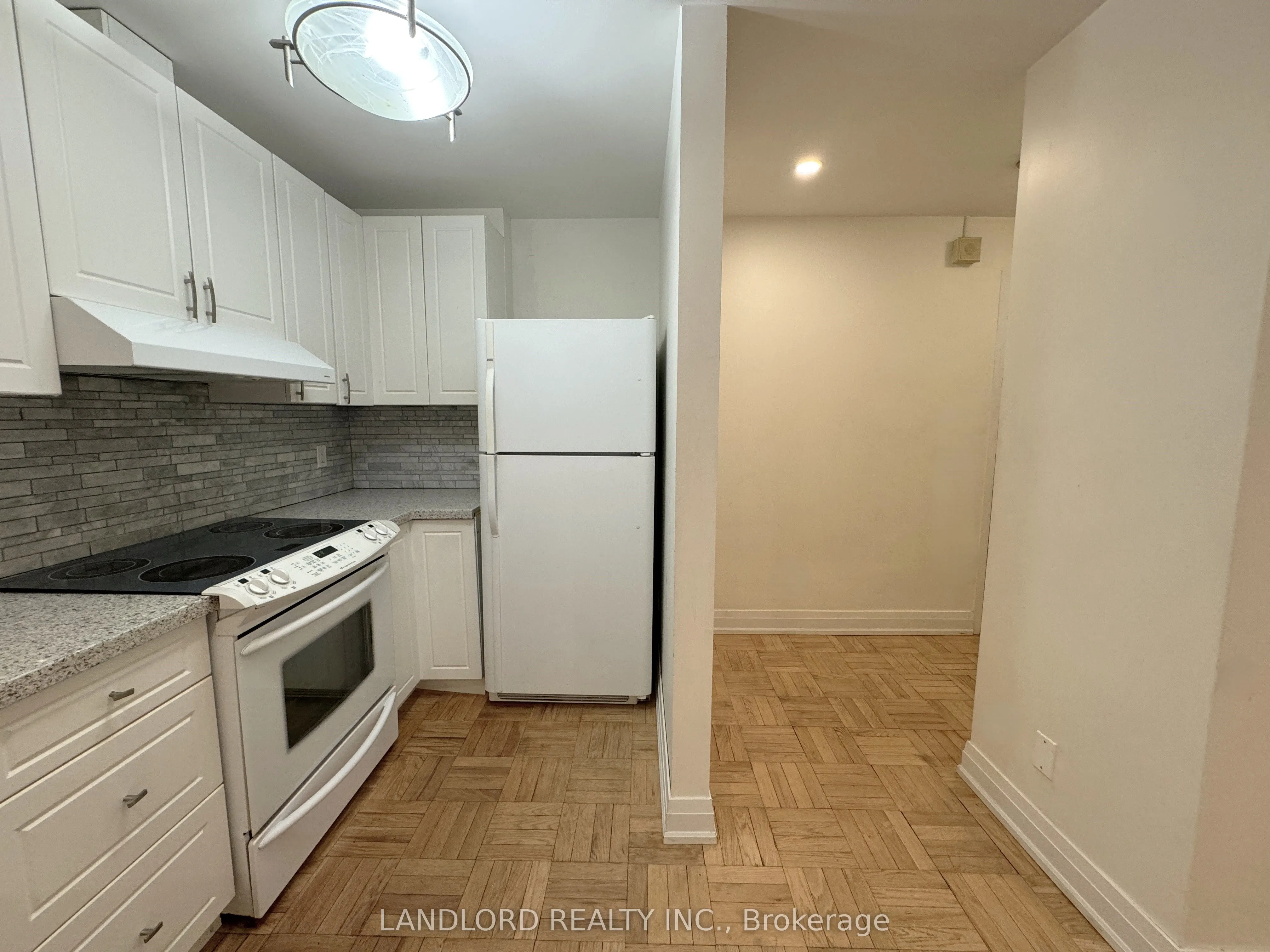 2696 Lake Shore Boulevard W, #4