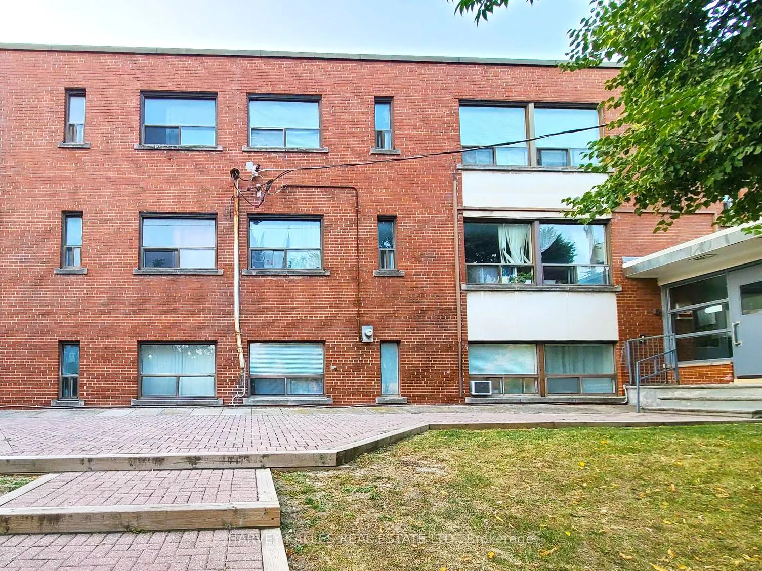 4 Greenbrook Drive, #2