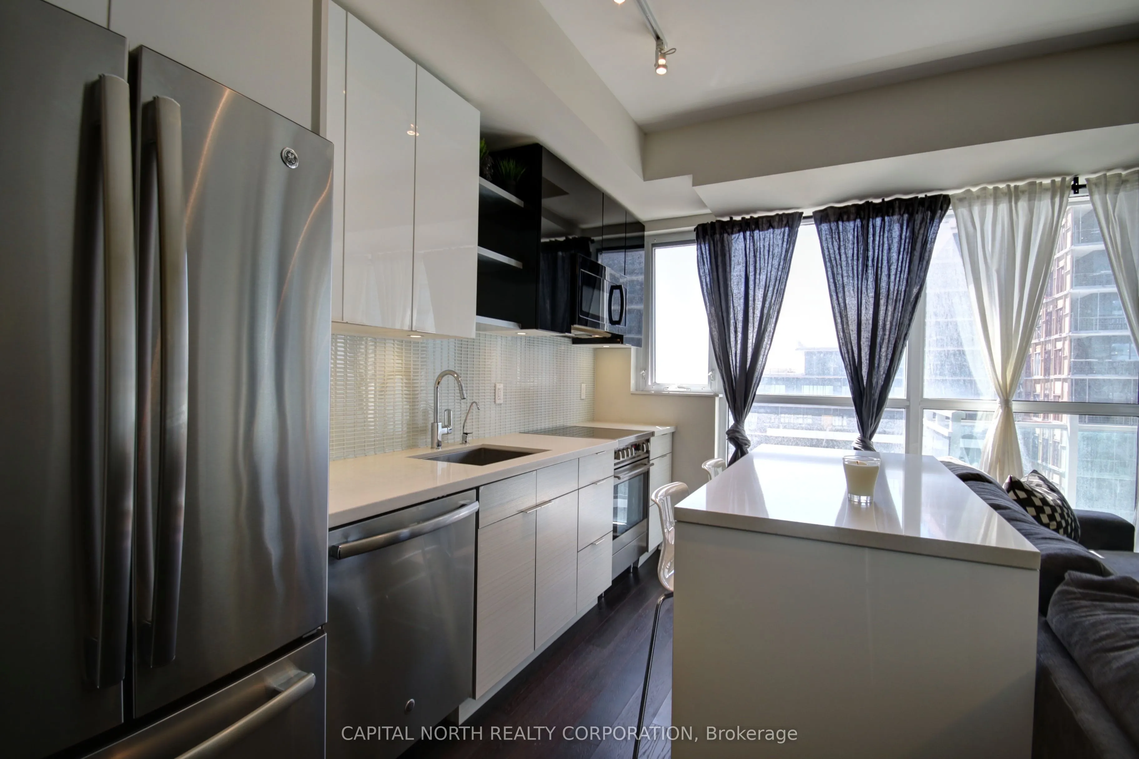 33 Shore Breeze Drive, #711