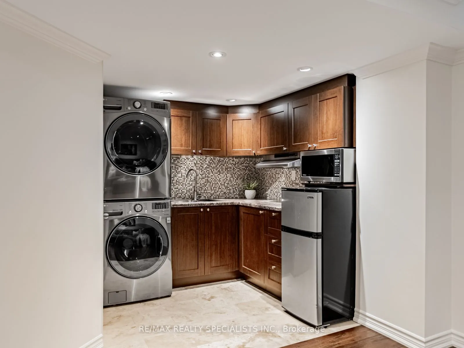 2418 Baintree Crescent