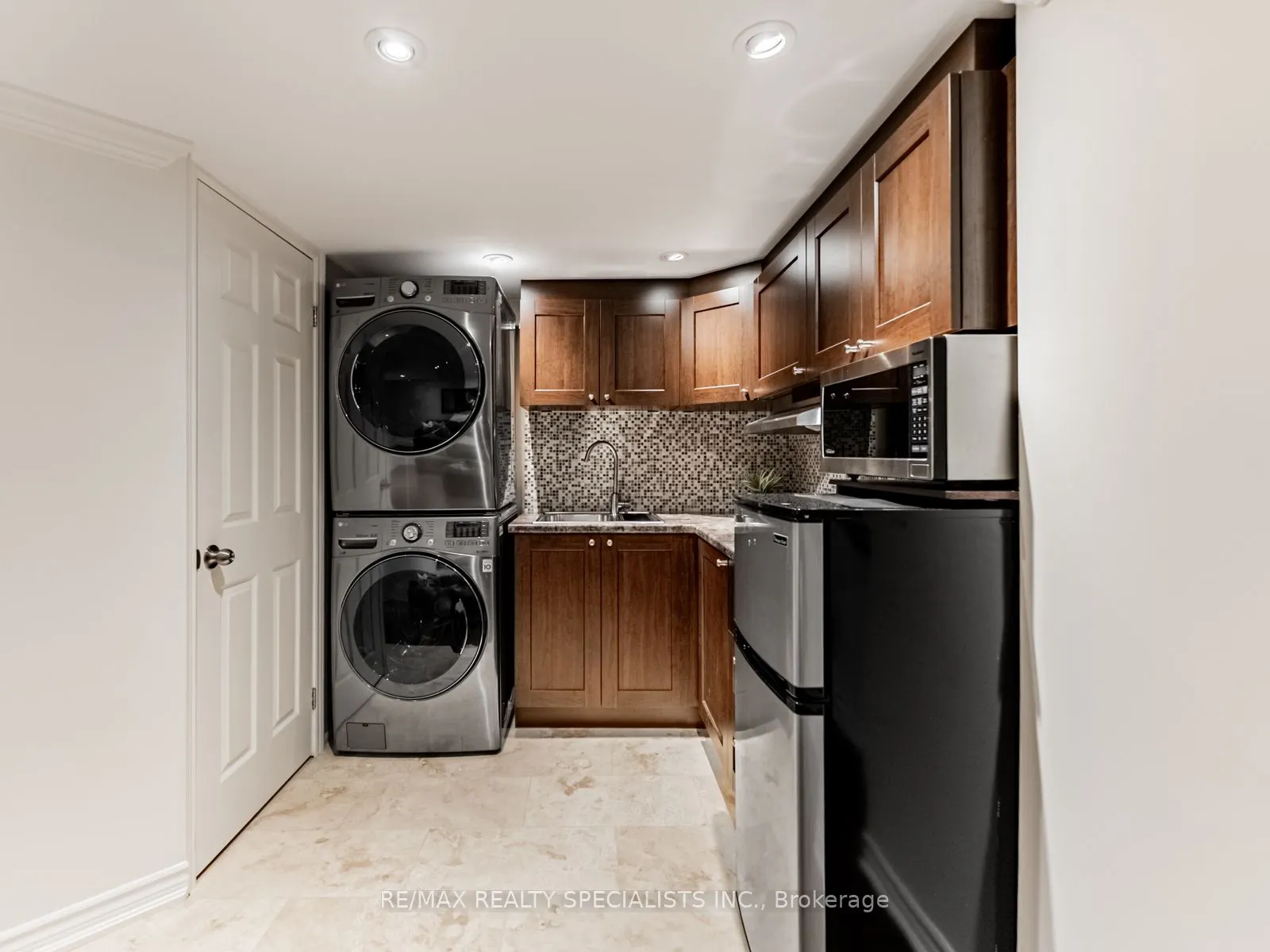 2418 Baintree Crescent