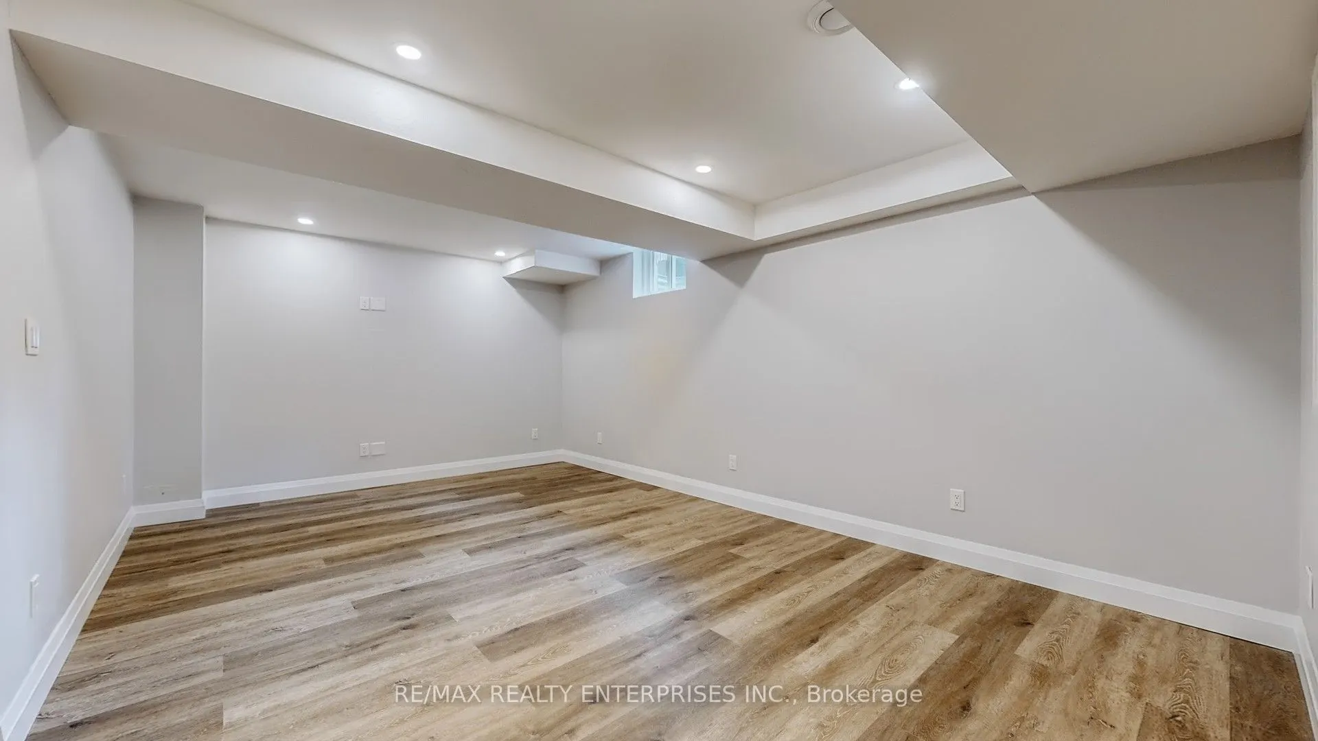 5223 Fairford Crescent, #27