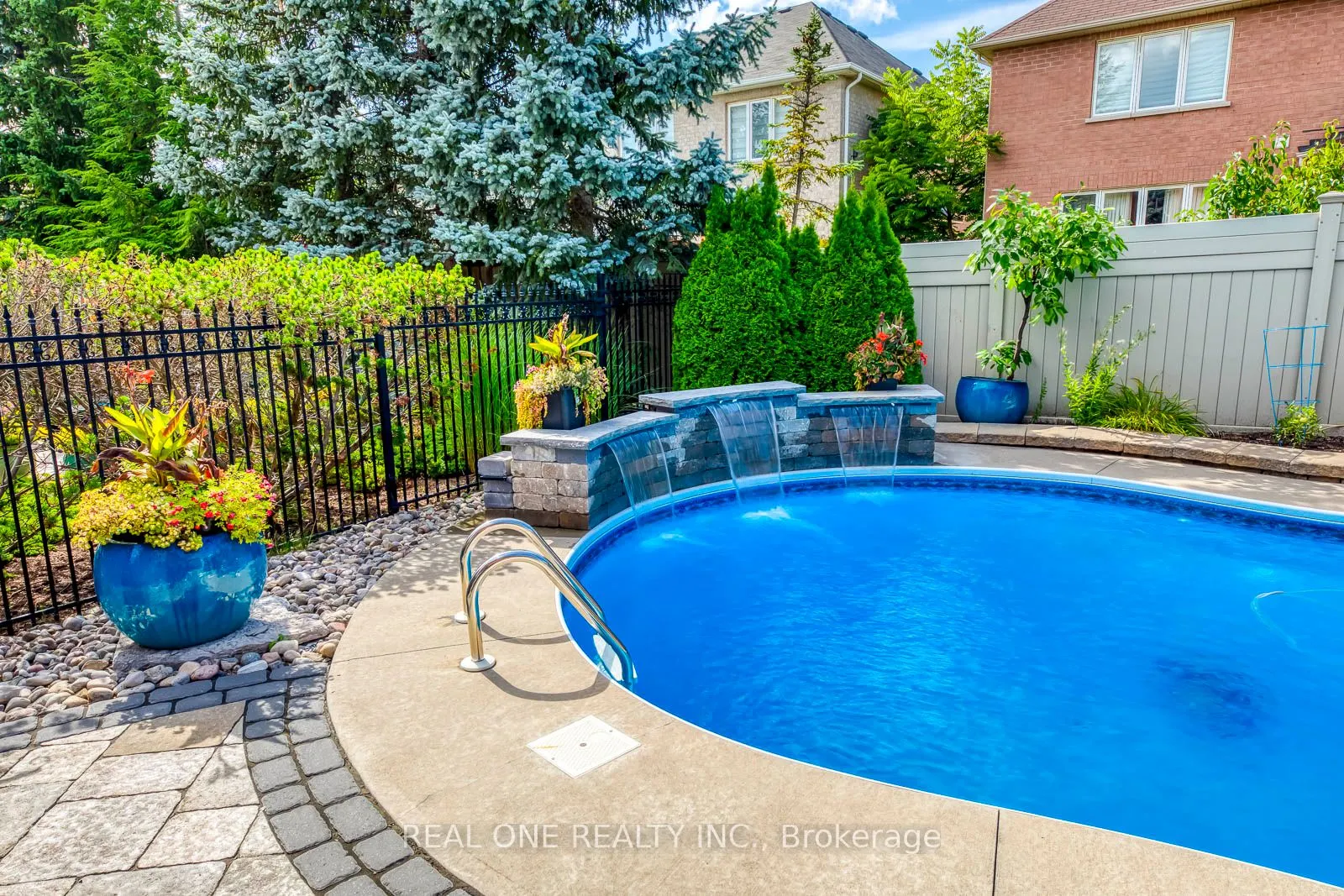 1507 Arrowhead Road