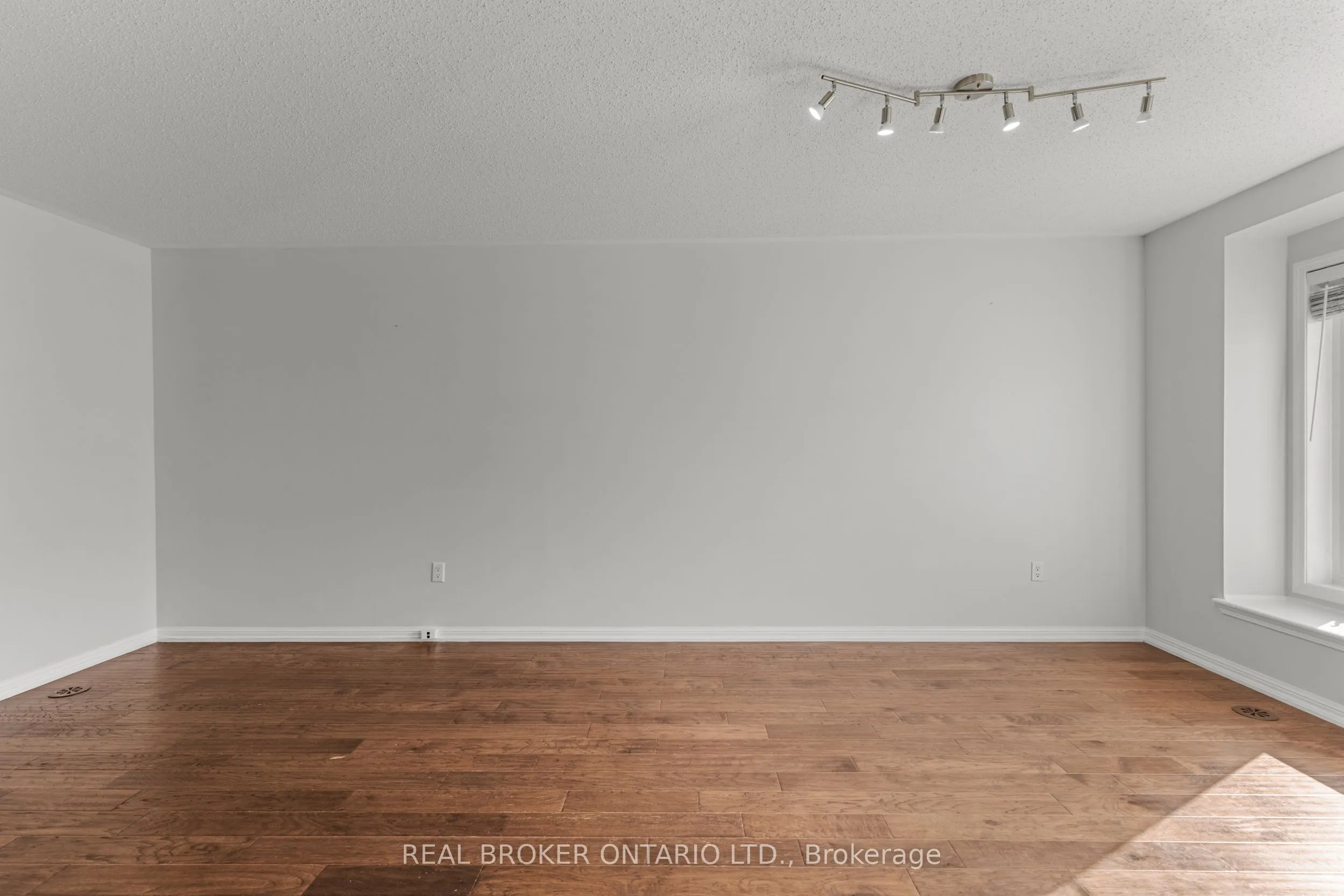 879 Willingdon Crescent