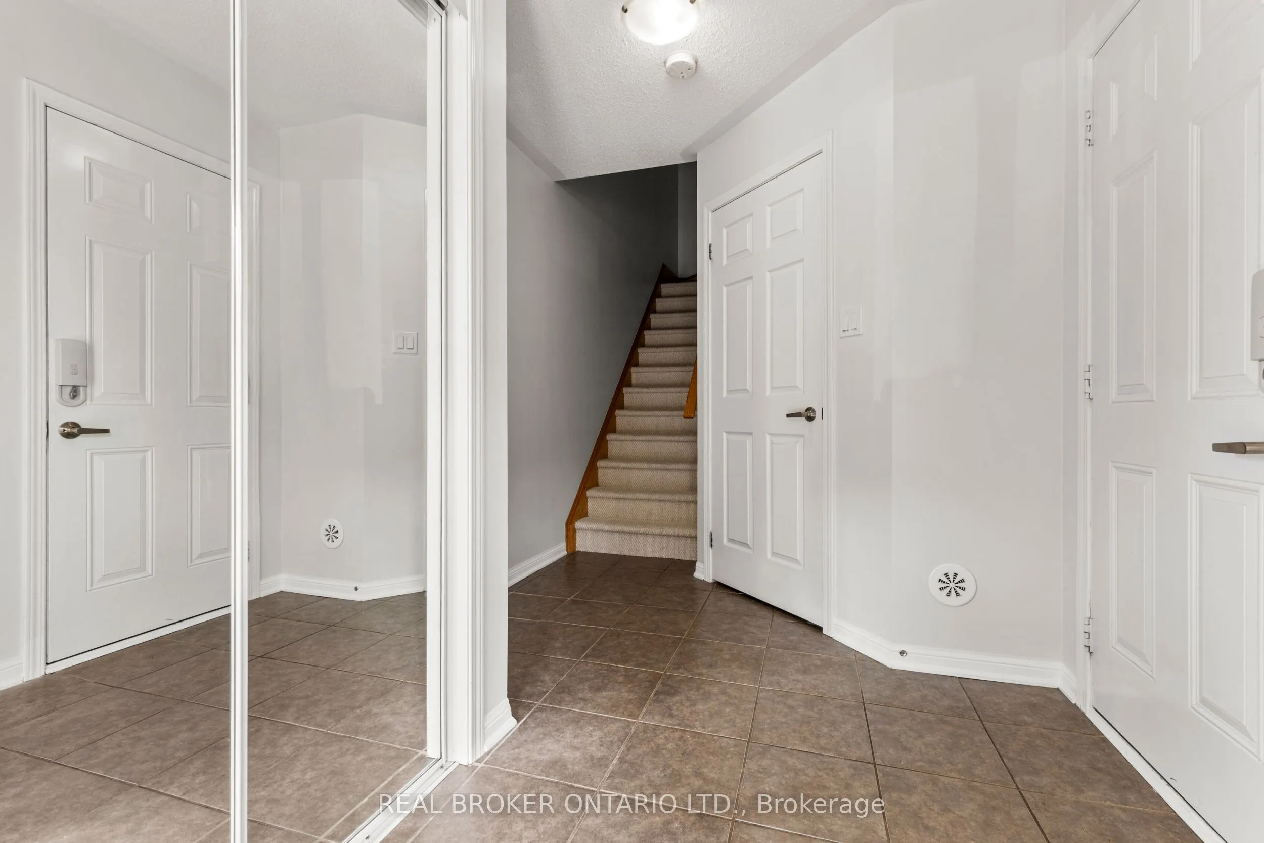 879 Willingdon Crescent