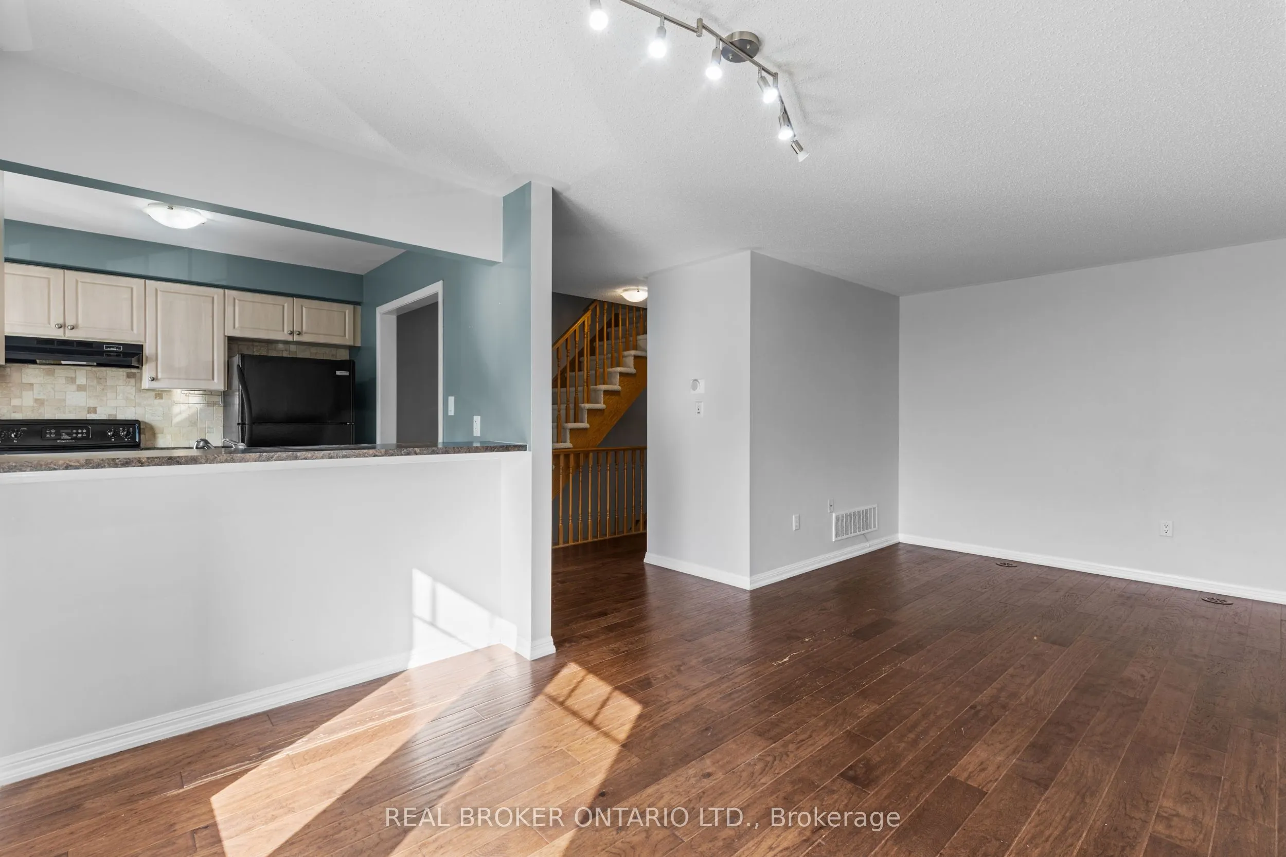 879 Willingdon Crescent