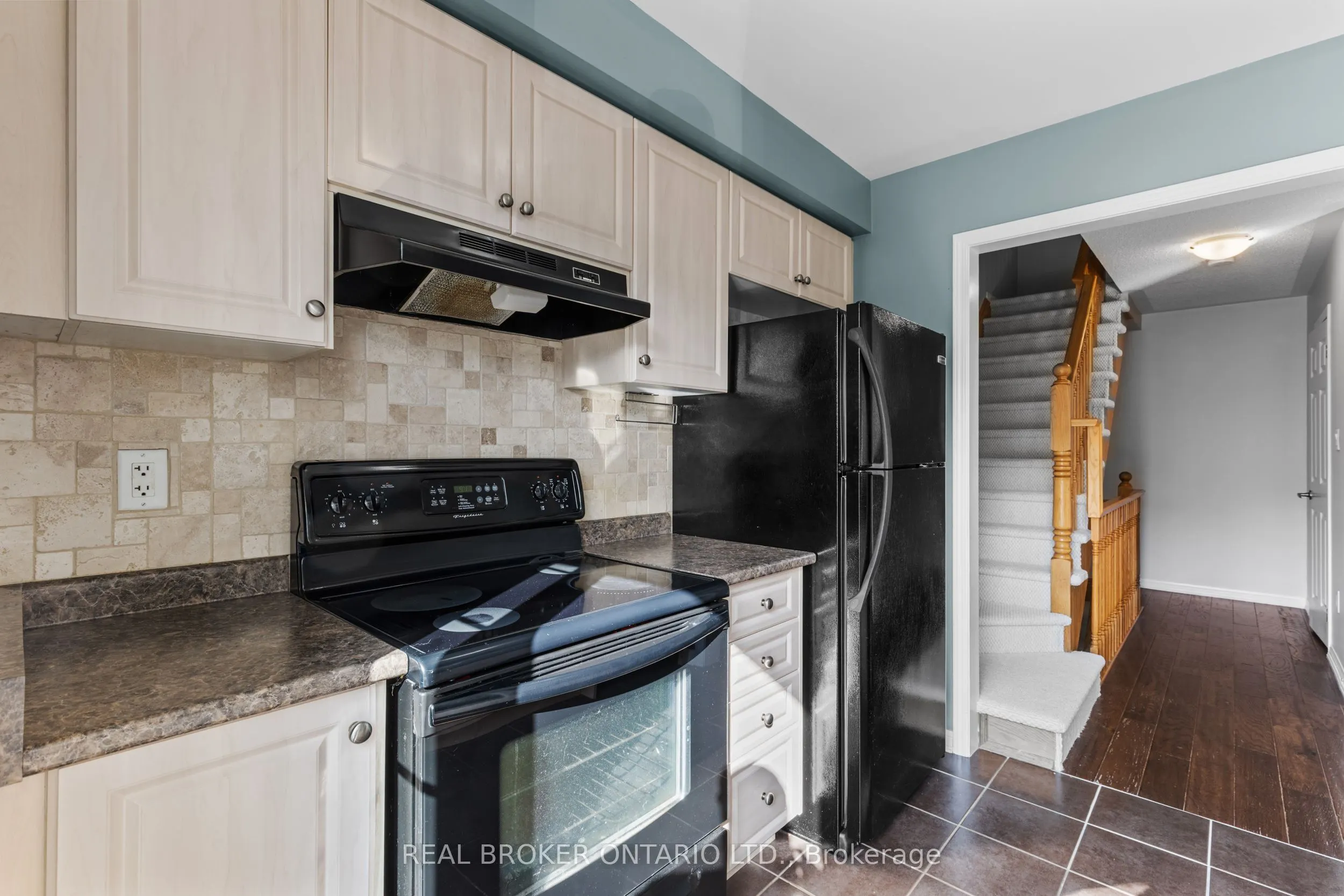 879 Willingdon Crescent