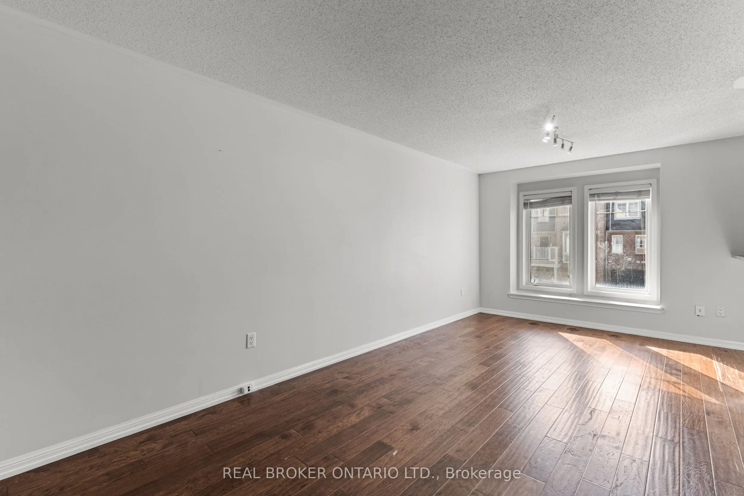 879 Willingdon Crescent