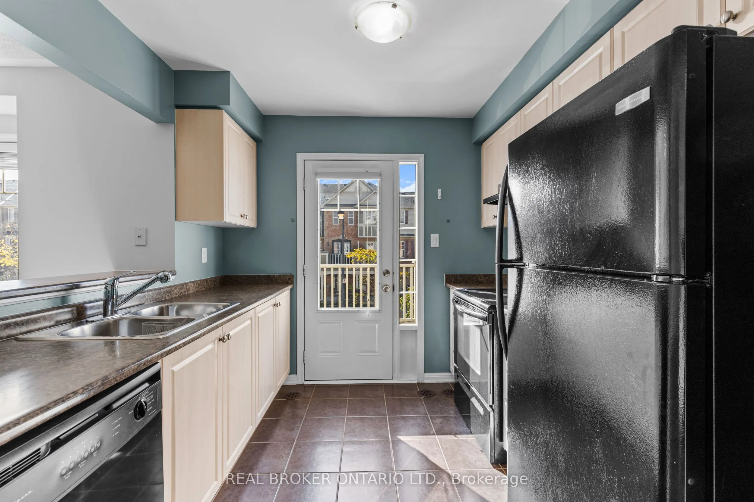 879 Willingdon Crescent