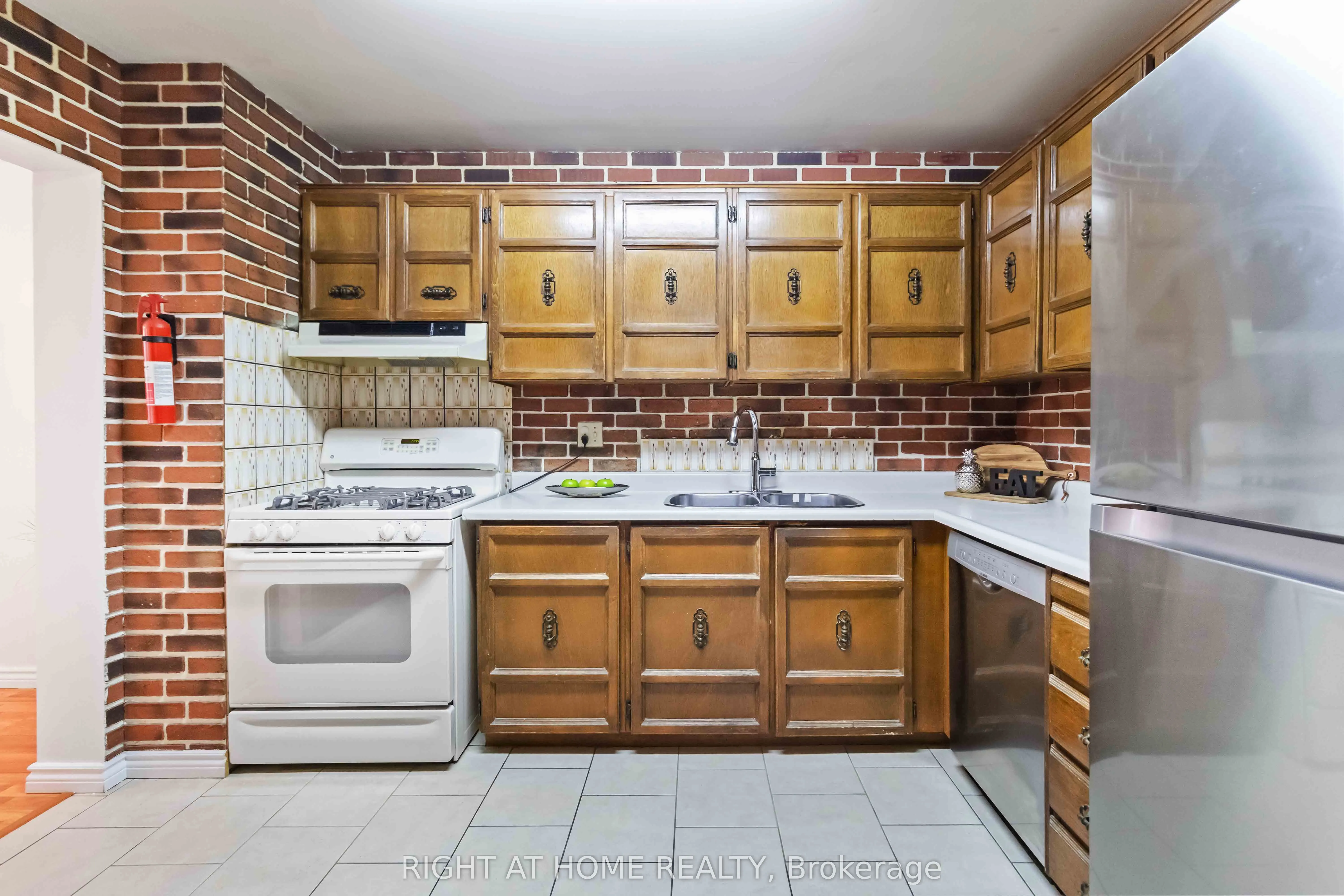 3512 Ash Row Crescent