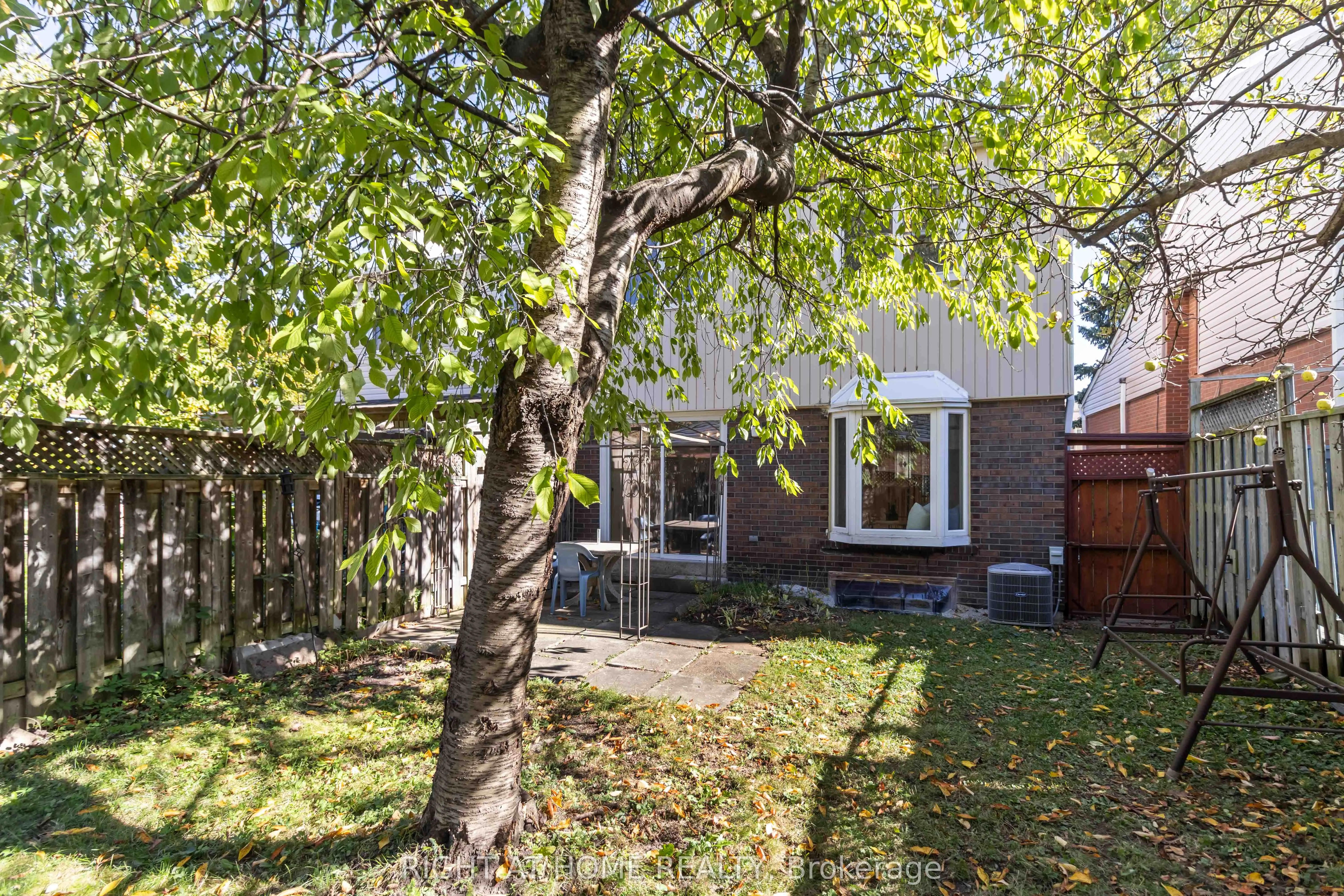 3512 Ash Row Crescent