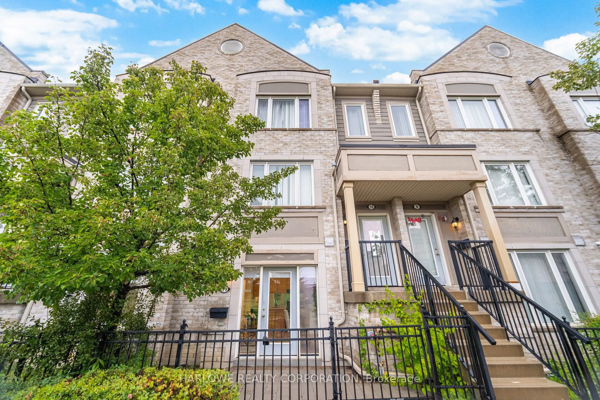 60 Fairwood Circle, #11