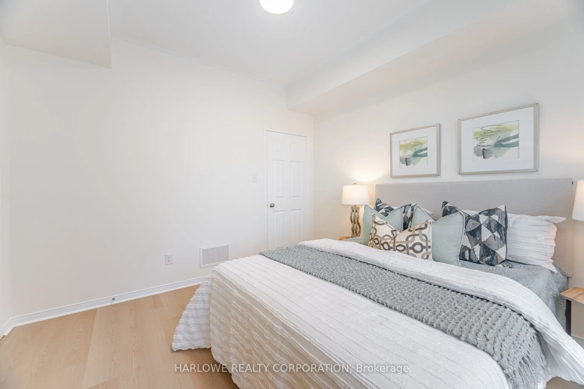 60 Fairwood Circle, #11