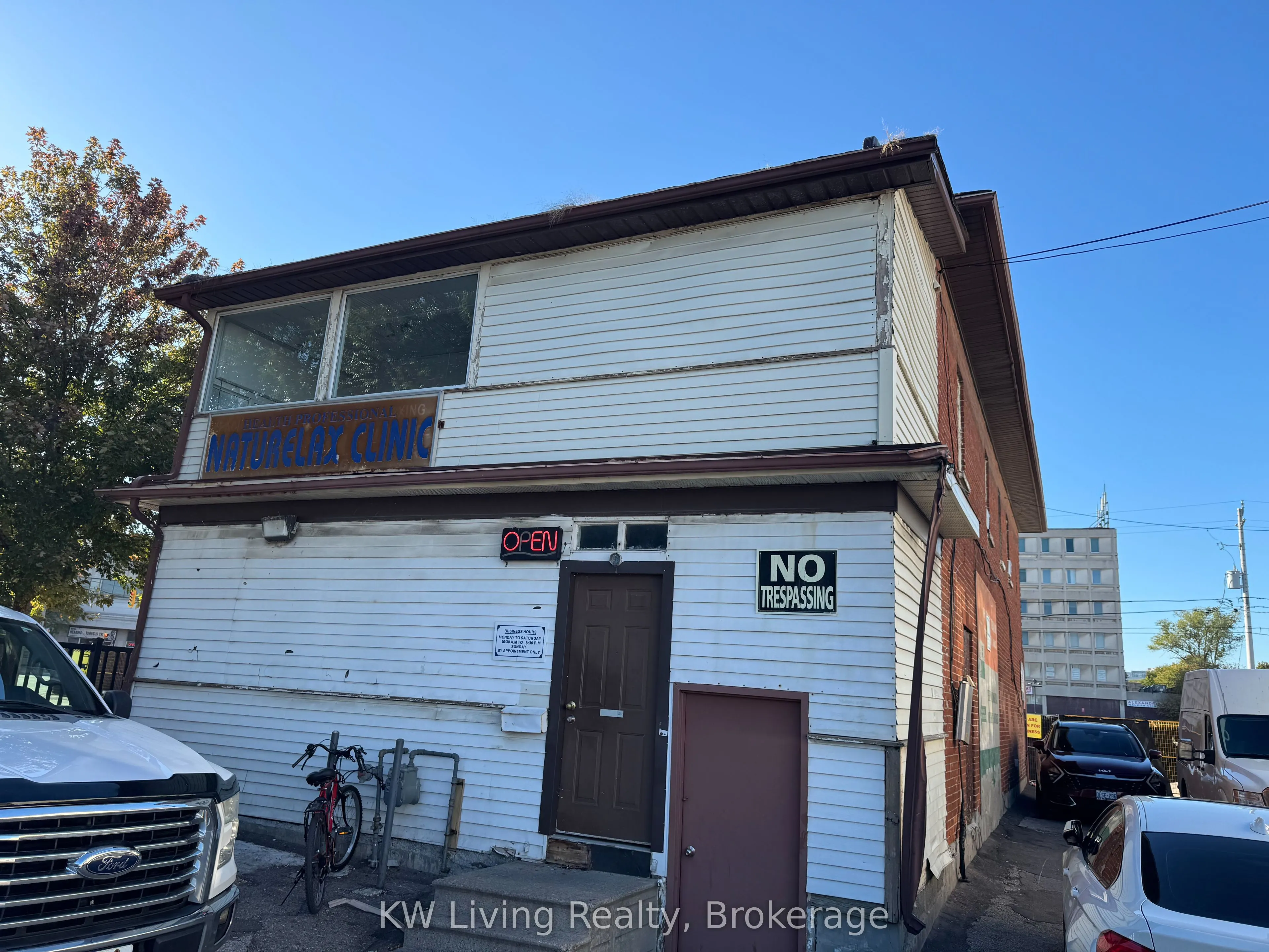 14 Dundas Street E, #A