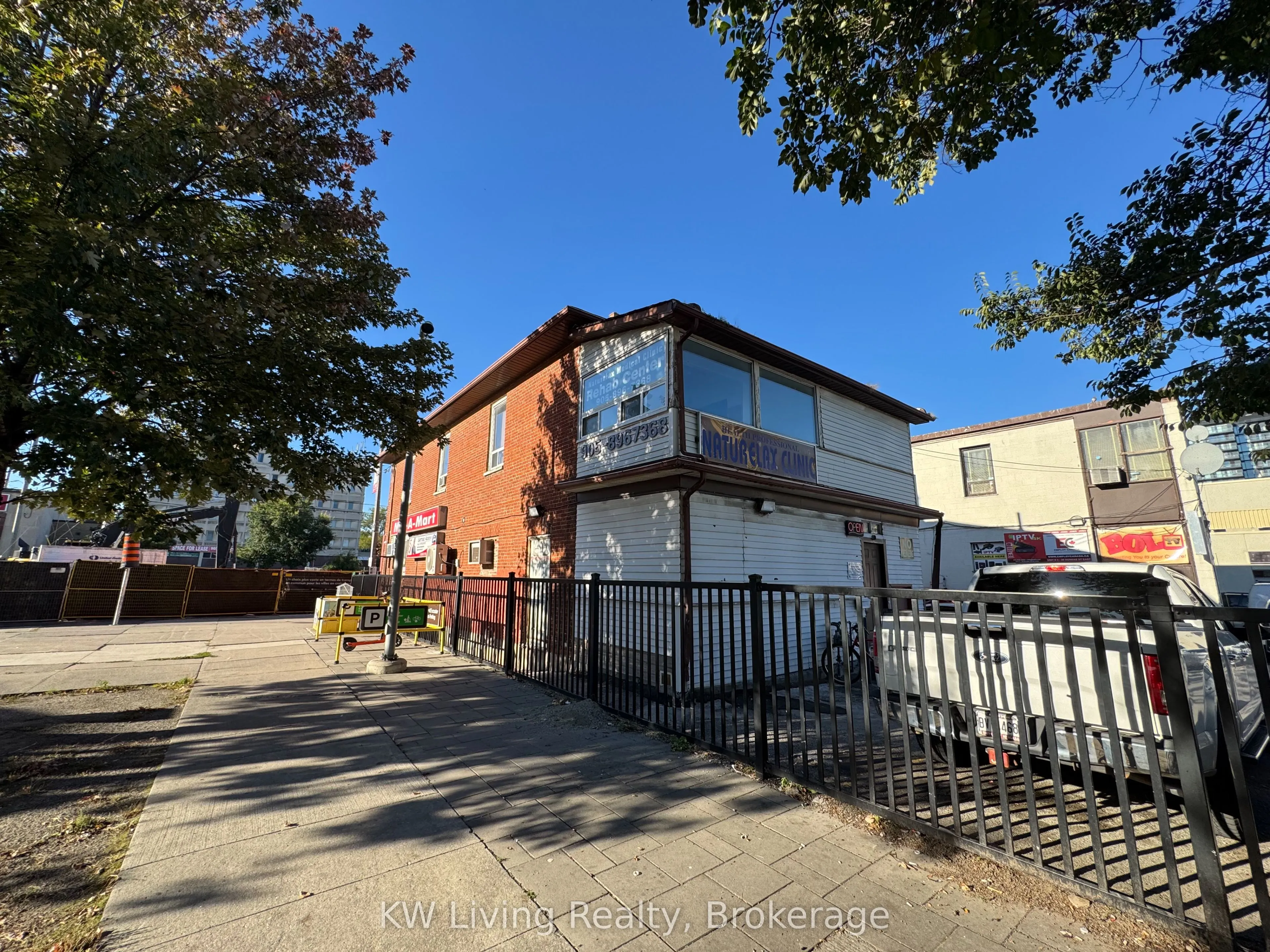 14 Dundas Street E, #A