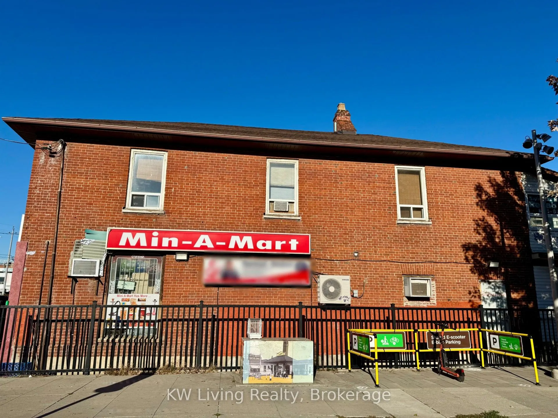 14 Dundas Street E, #A